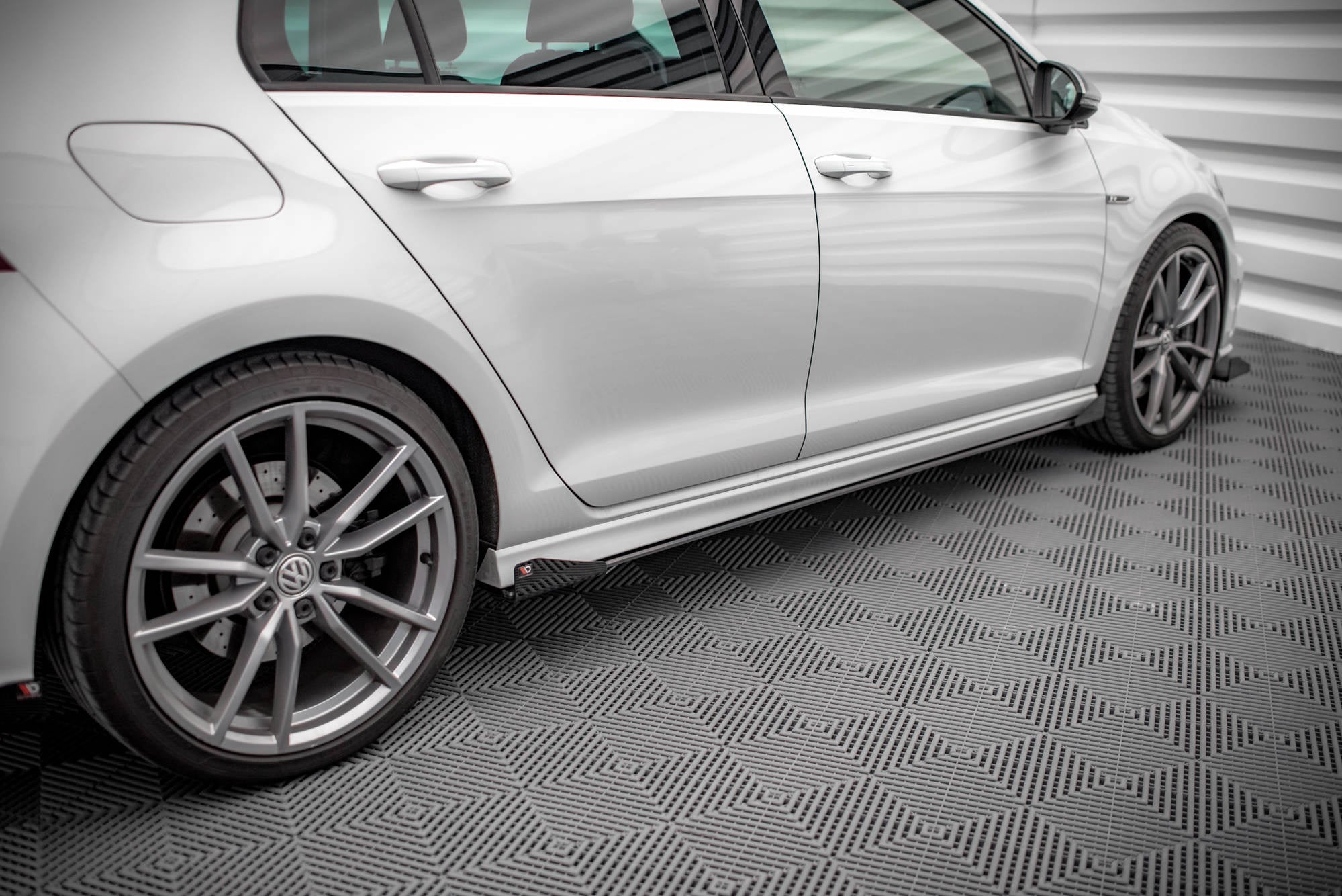 Maxton Design Side Flaps para Volkswagen Golf R Mk7 - imagen 2