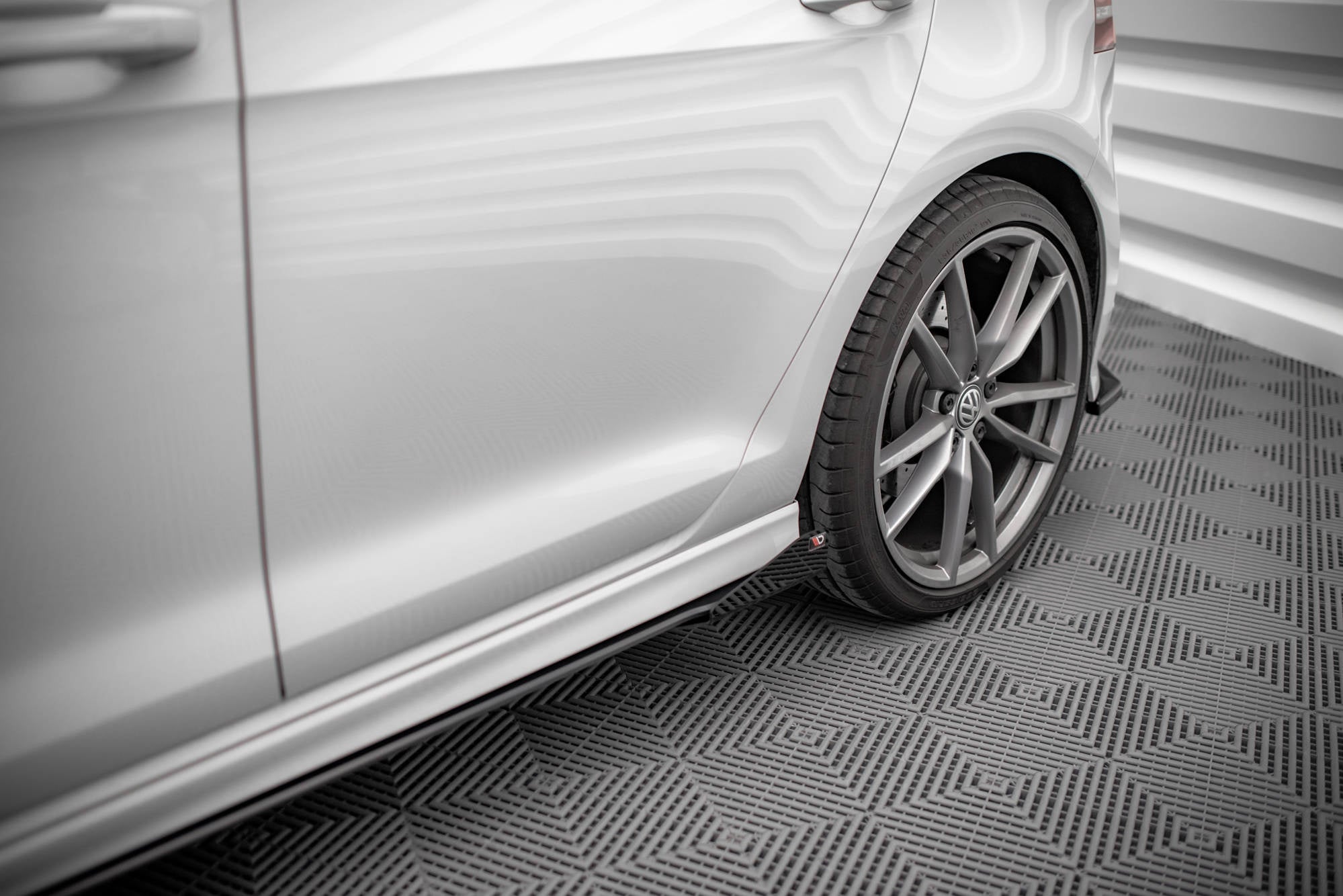 Maxton Design Side Flaps para Volkswagen Golf R Mk7 - imagen 1