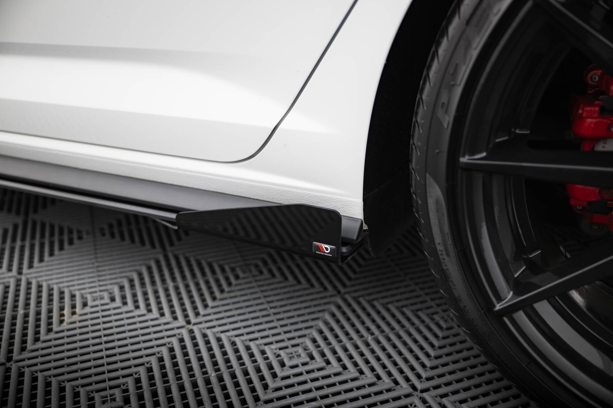 Maxton Design Side Flaps para Volkswagen Jetta GLI Mk7 - imagen 1