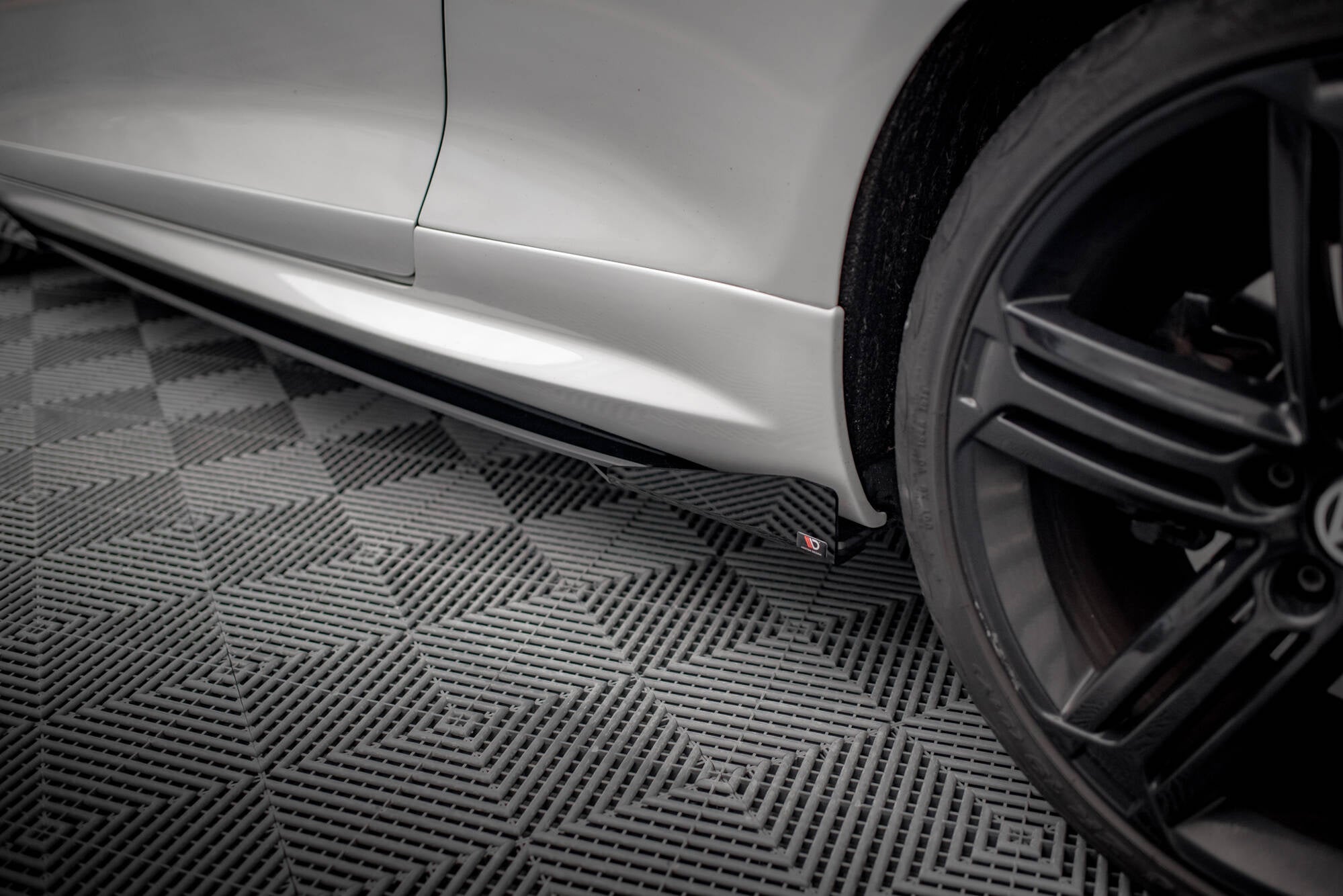 Maxton Design Side Flaps para Volkswagen Scirocco R Mk3 - imagen 1
