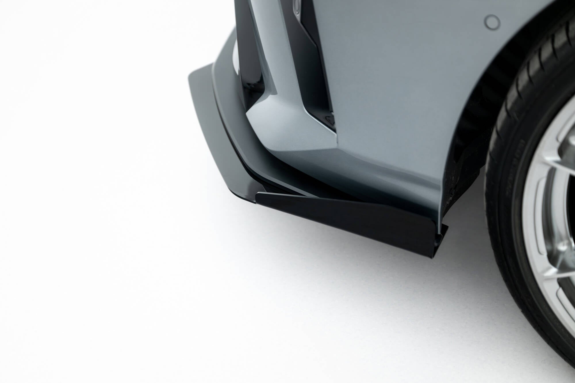 Maxton Design Front Flaps para BMW M135i F70 - imagen 3