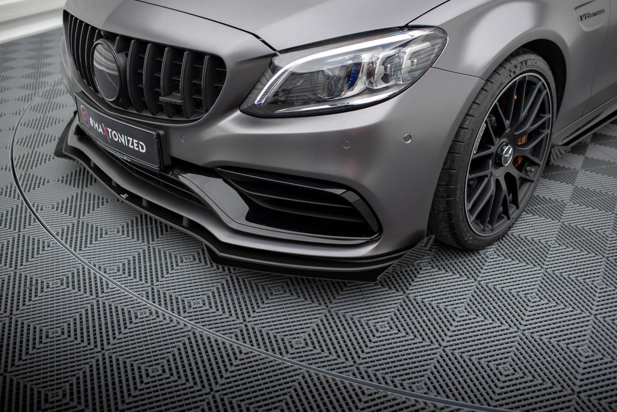 Maxton Design Front Flaps para Mercedes-AMG C63 Sedan / Estate W205 Facelift - imagen 1
