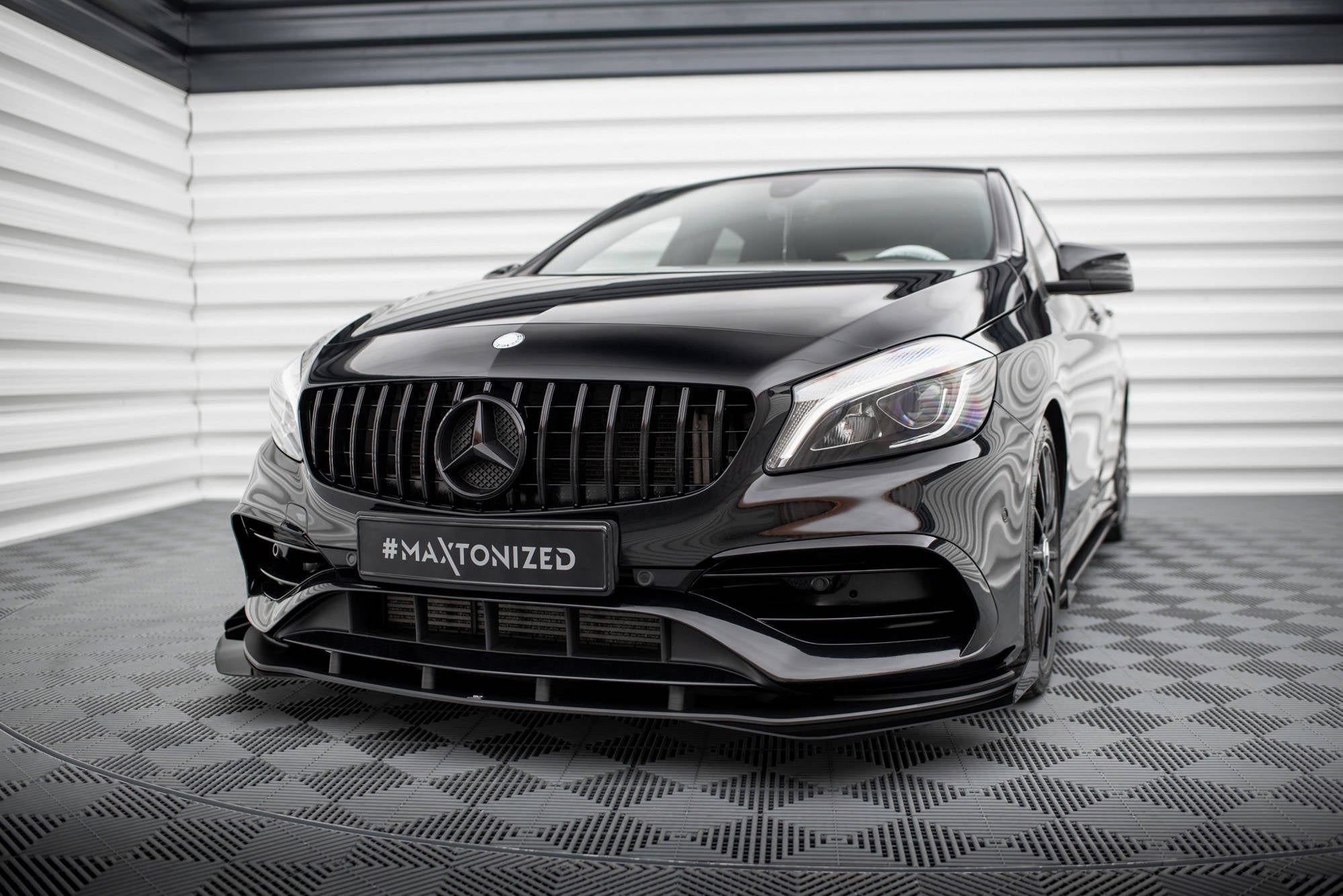 Maxton Design Front Flaps para Mercedes-Benz A AMG-Line W176 Facelift - imagen 2