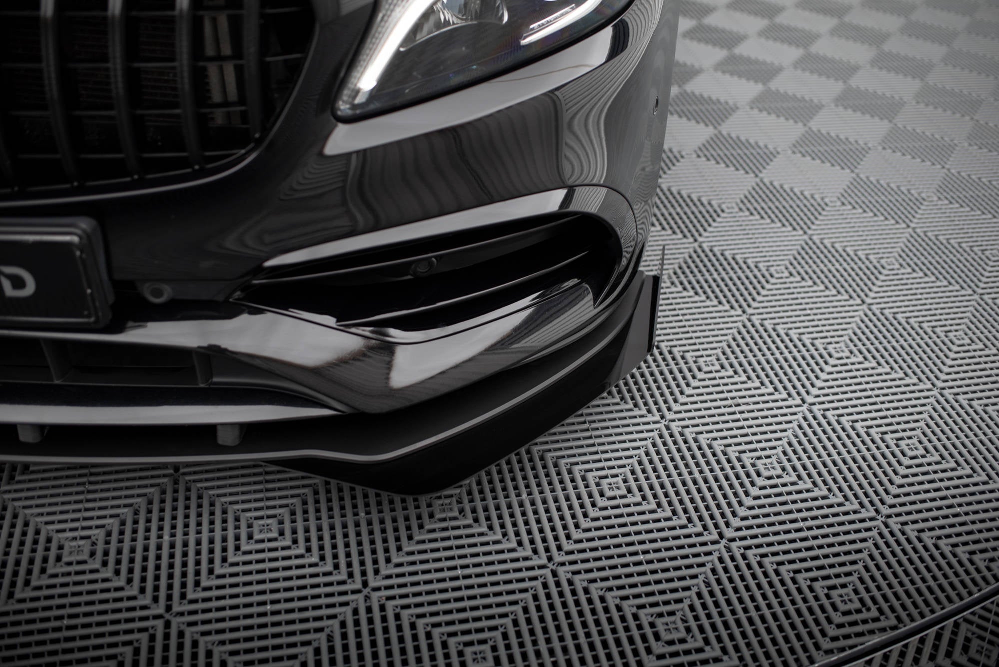 Maxton Design Front Flaps para Mercedes-Benz A AMG-Line W176 Facelift - imagen 1