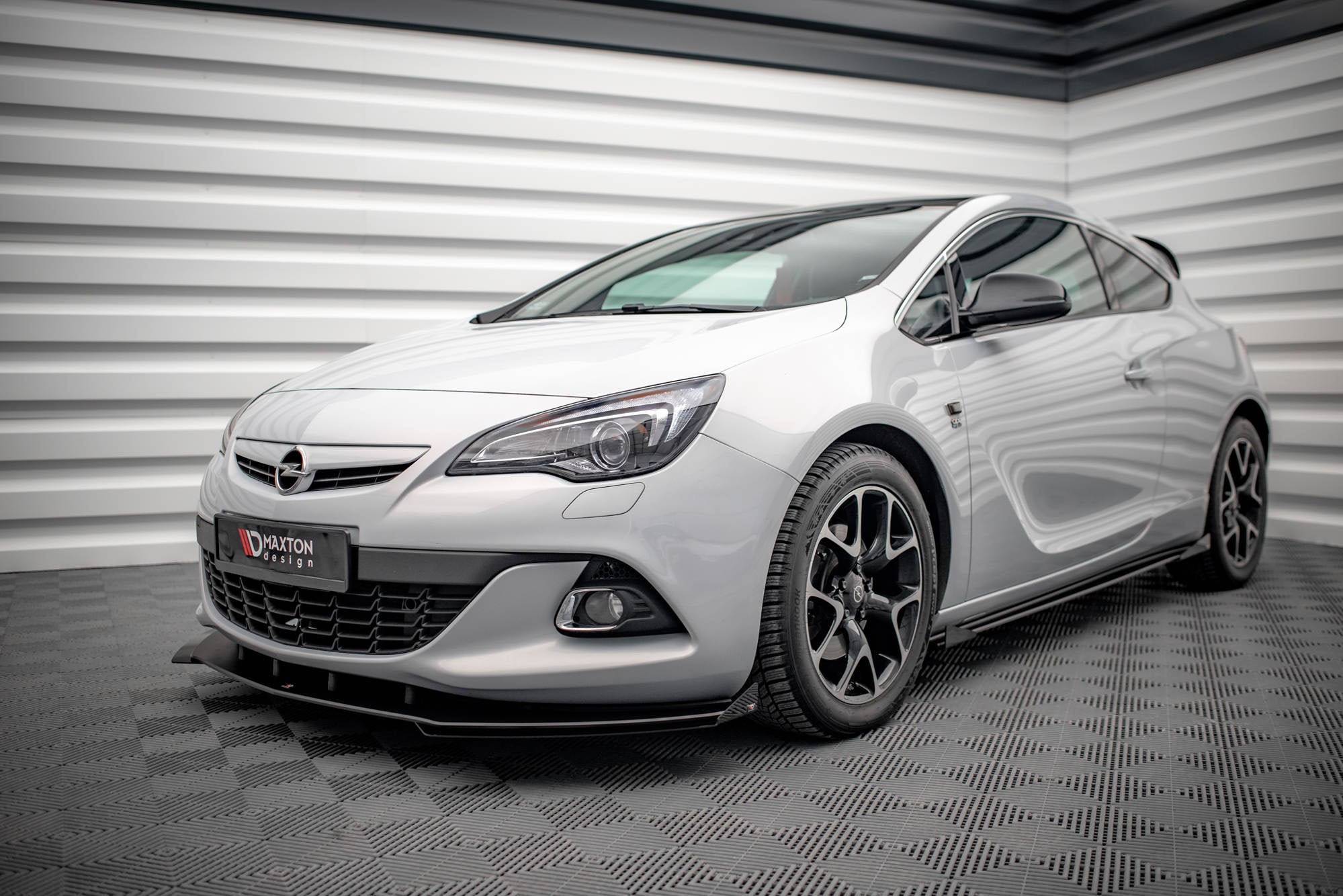 Maxton Design Front Flaps para Opel Astra GTC OPC-Line J - imagen 2