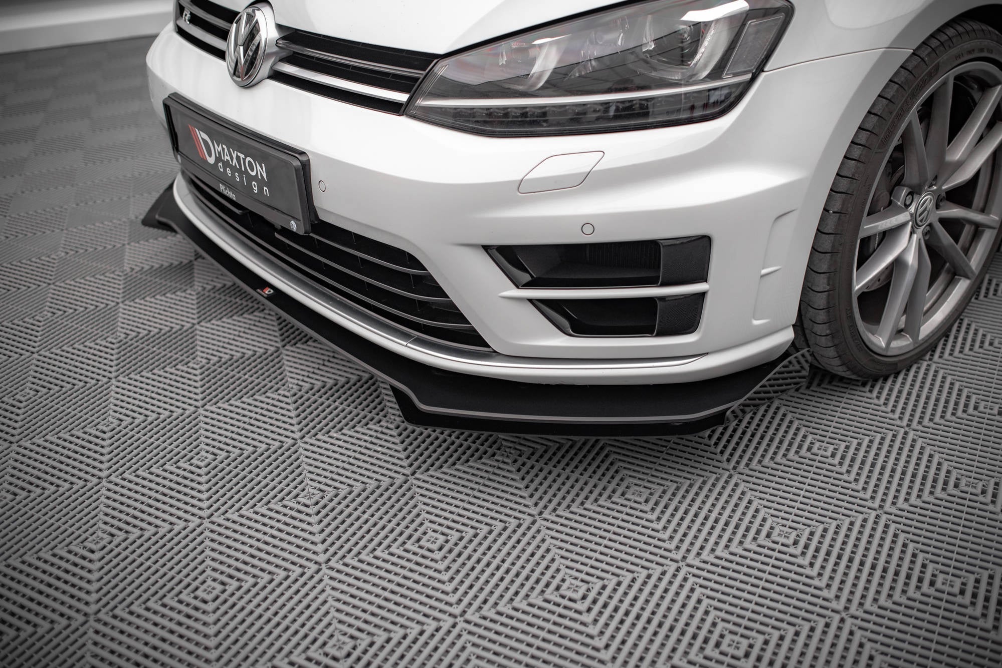 Maxton Design Front Flaps para Volkswagen Golf R Mk7 - imagen 1