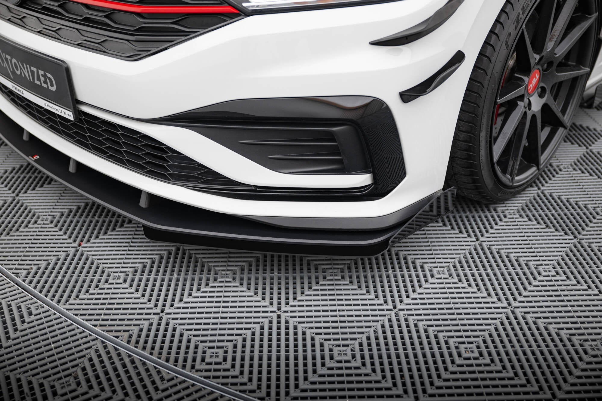 Maxton Design Front Flaps para Volkswagen Jetta GLI Mk7 - imagen 1
