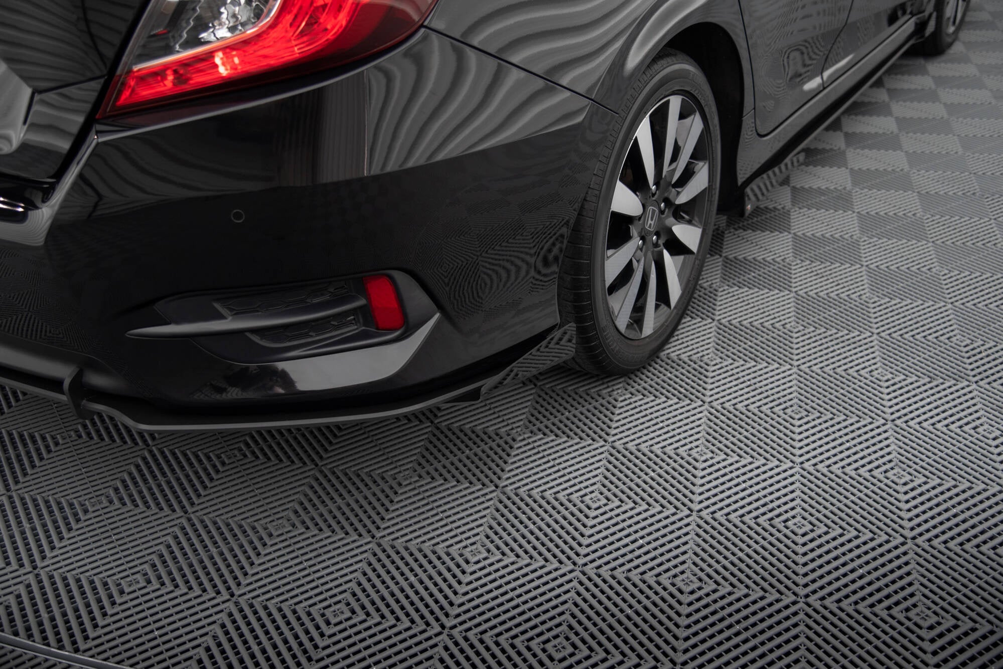 Maxton Design Rear Side Flaps para Honda Civic Mk10 - imagen 2