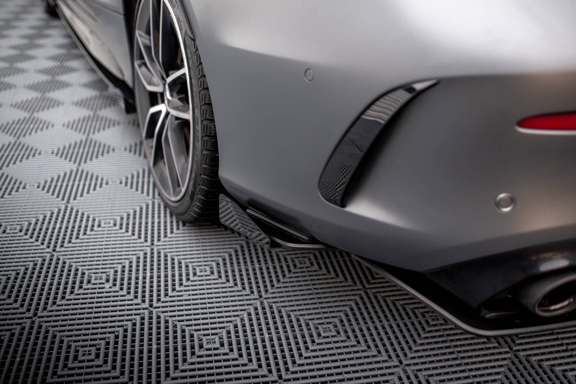 Maxton Design Rear Side Flaps para Mercedes-AMG C43 Coupe / Cabrio C205 Facelift / A205 Facelift - imagen 1