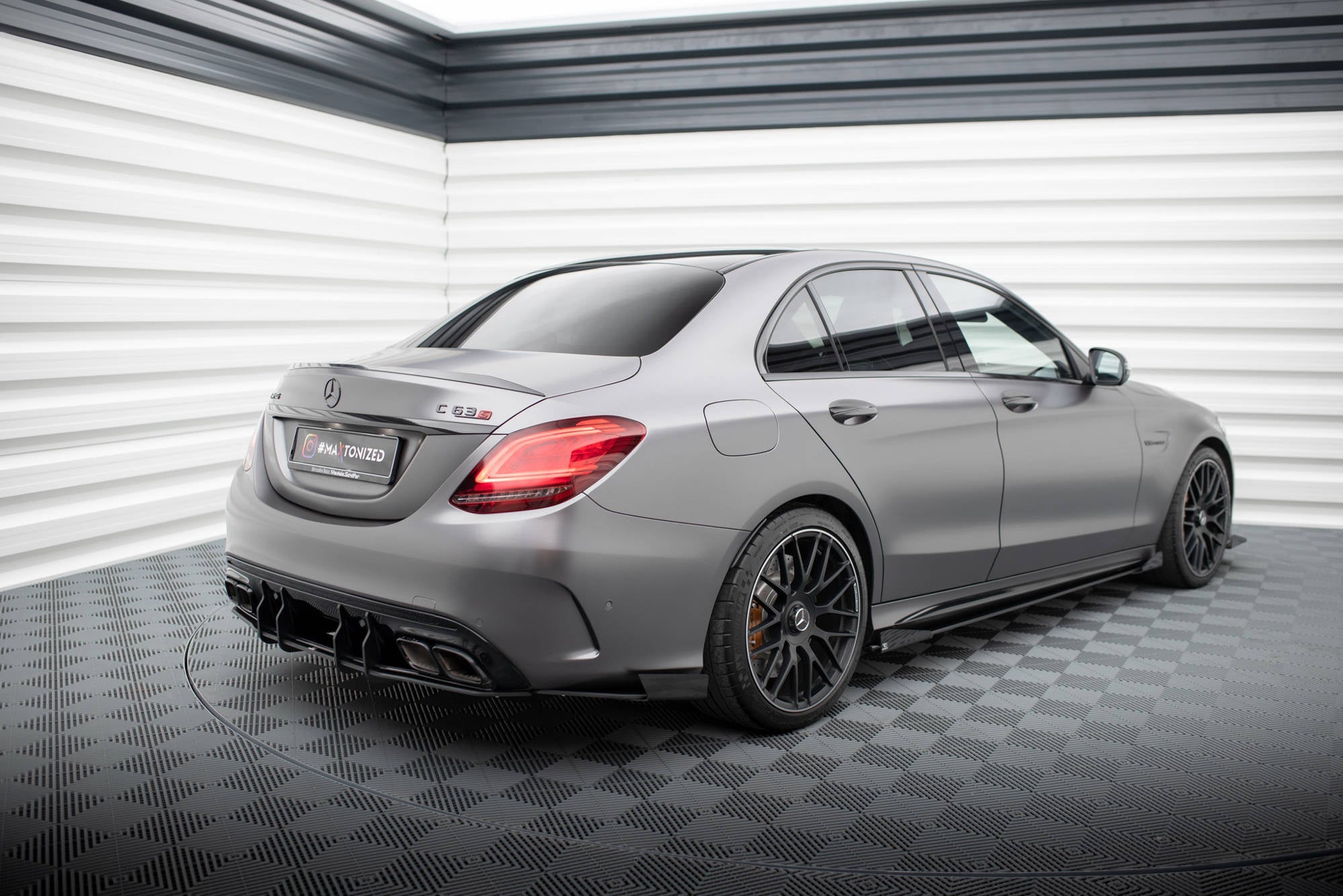 Maxton Design Rear Side Flaps para Mercedes-AMG C63 Sedan / Estate W205 Facelift - imagen 2