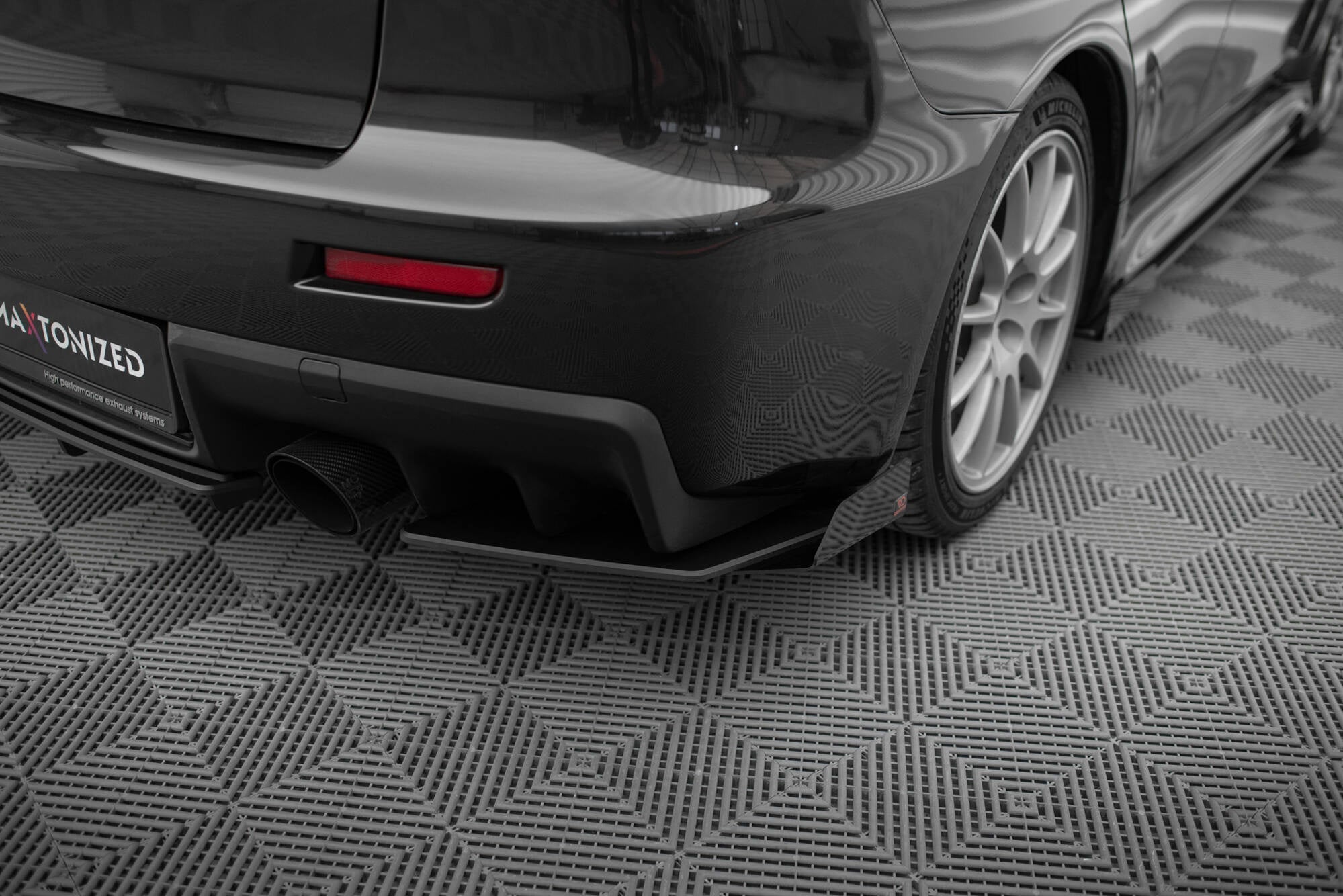 Maxton Design Rear Side Flaps para Mitsubishi Lancer EVO X - imagen 1