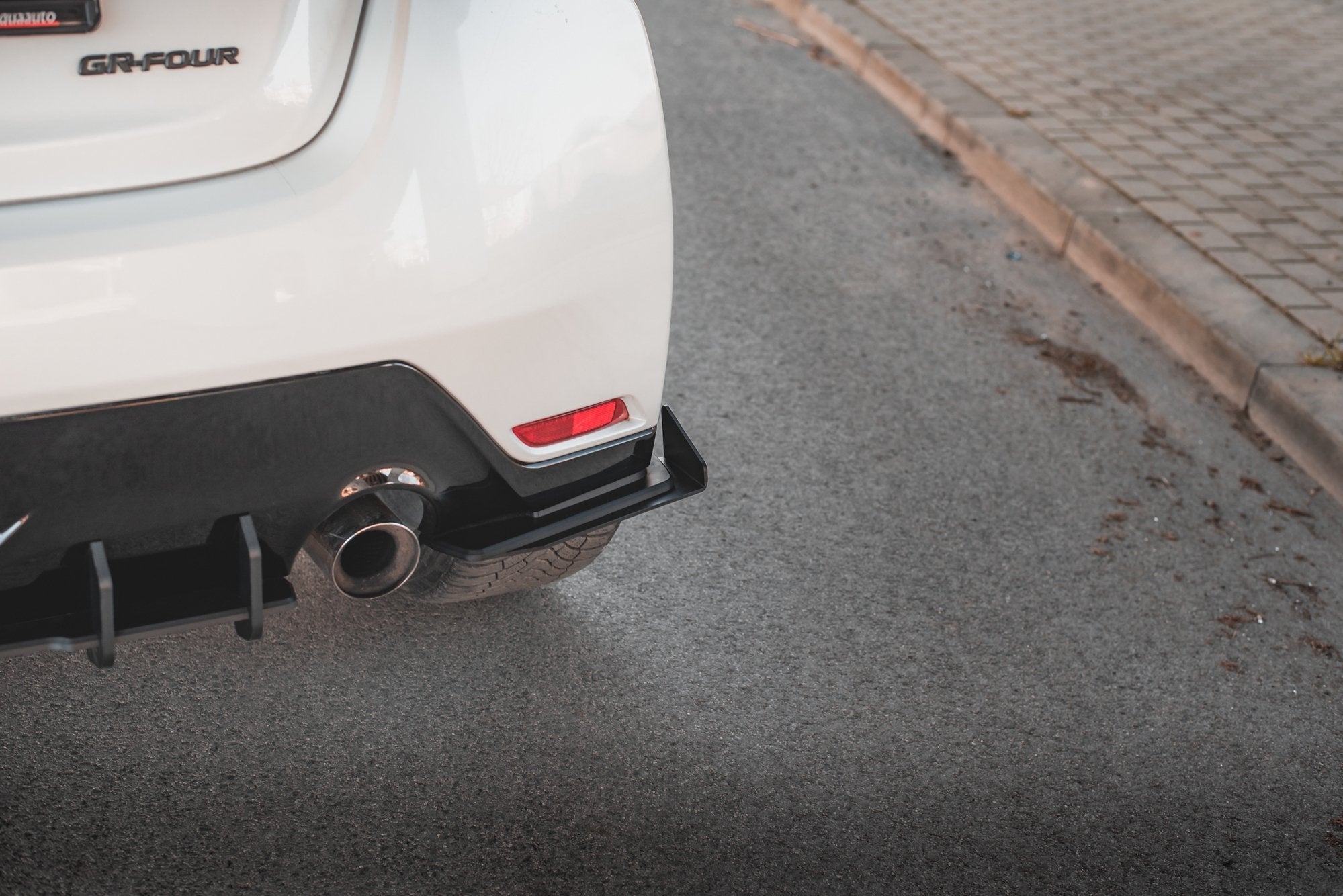 Maxton Design Rear Side Flaps para Toyota GR Yaris Mk4 - imagen 1