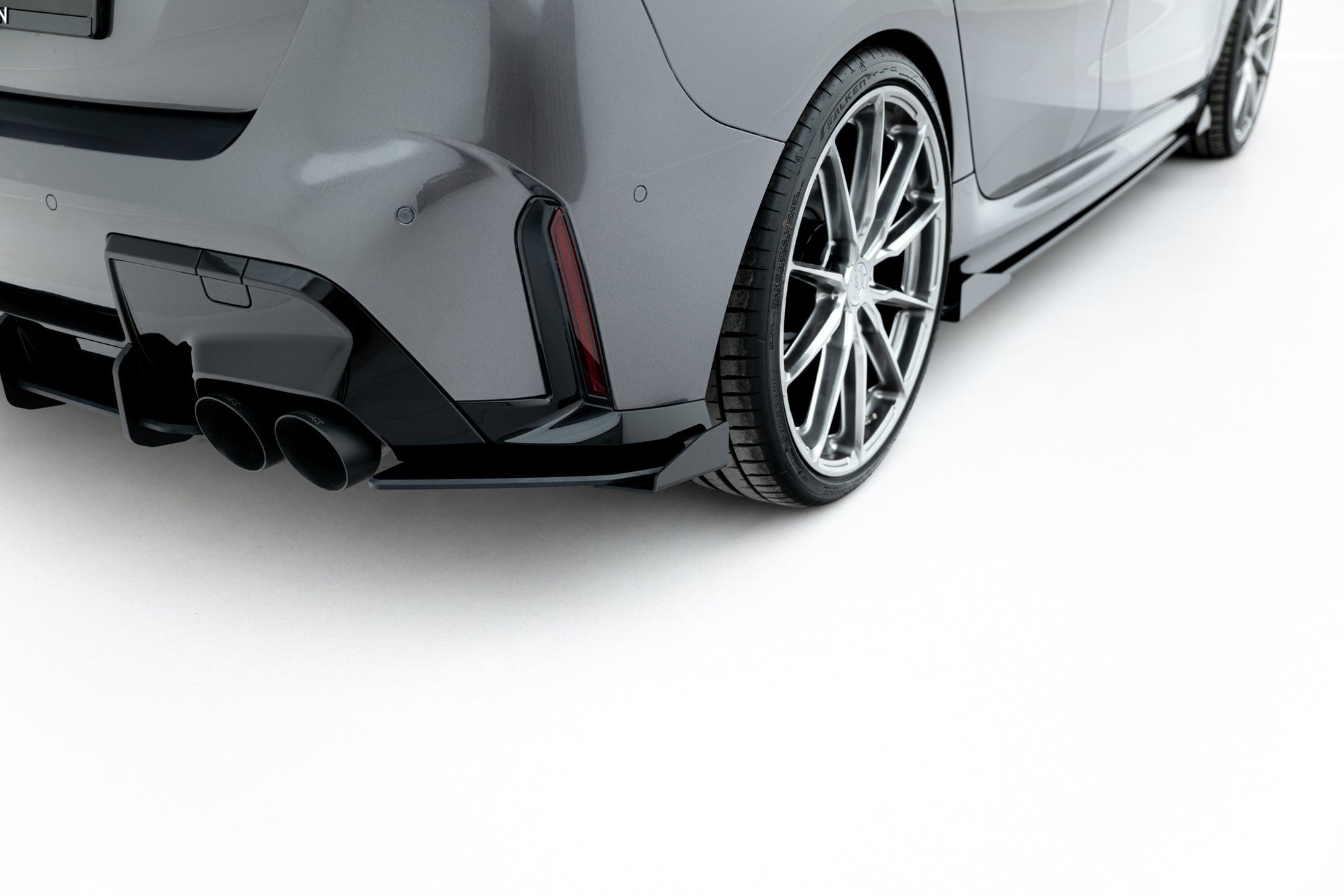 Maxton Design Rear Side Flaps V.1 para BMW M135i F70 - imagen 3