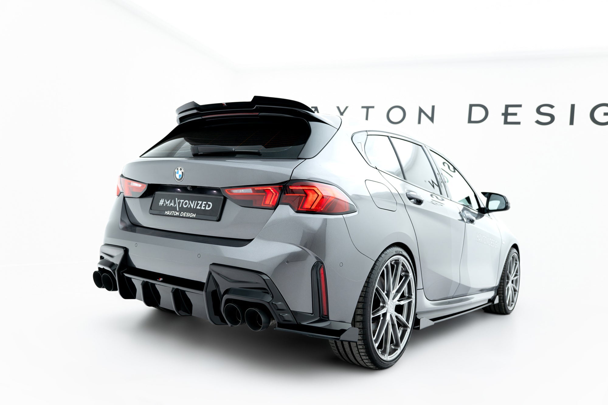 Maxton Design Rear Side Flaps V.2 para BMW M135i F70 - imagen 2