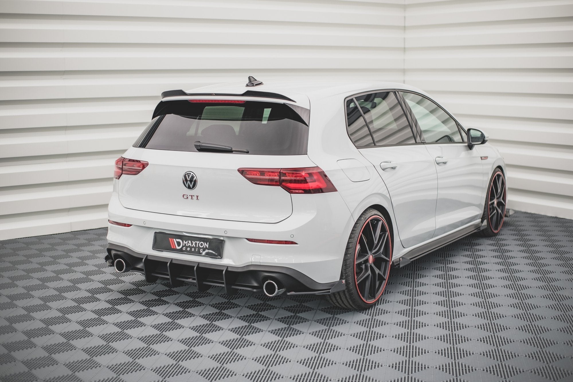 Maxton Design Rear Side Flaps para Volkswagen Golf GTI / GTE / R-Line Mk8 - imagen 5