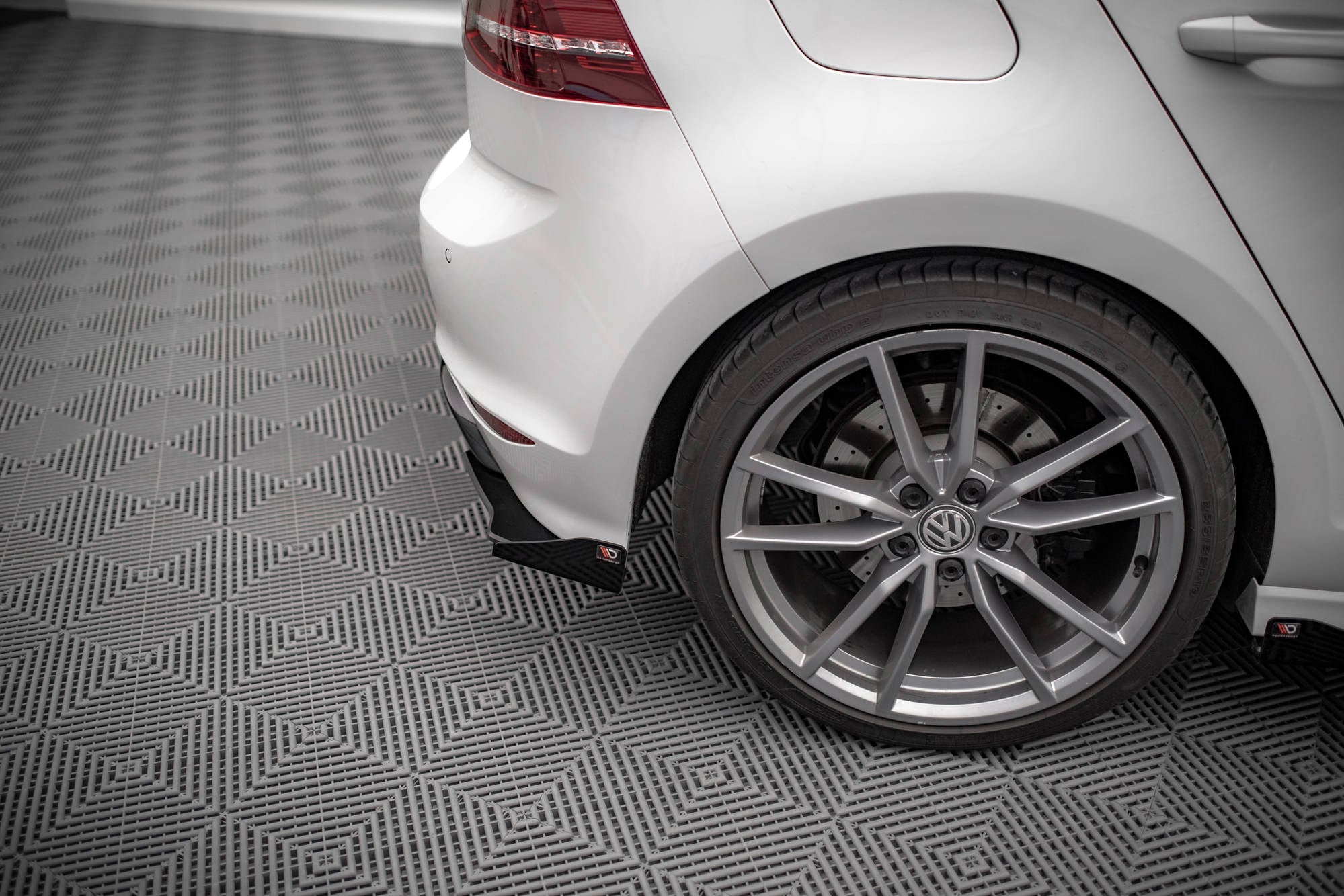 Maxton Design Rear Side Flaps para Volkswagen Golf R Mk7 - imagen 1