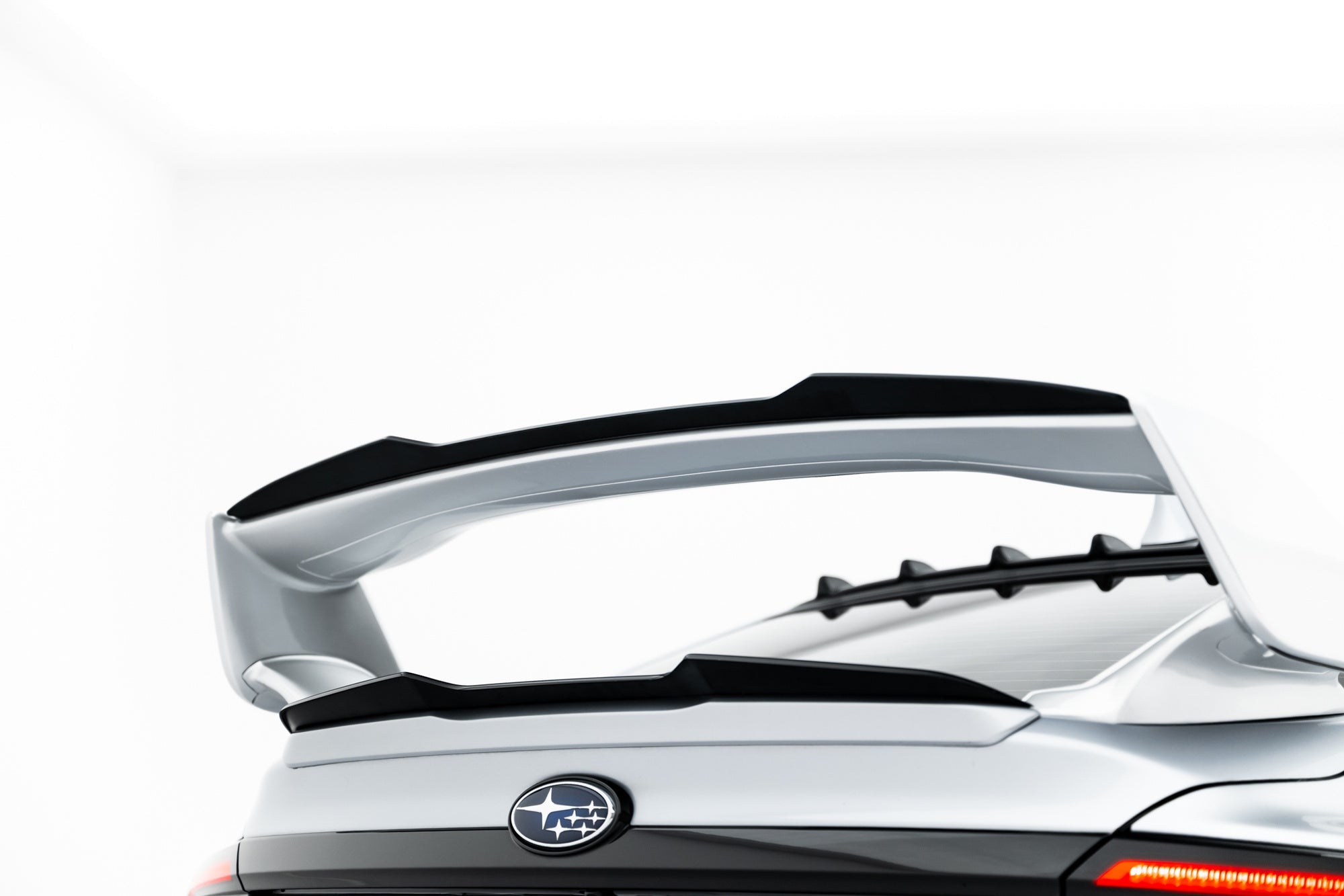 Maxton Design Upper Spoiler Cap para Subaru WRX STI Mk2 - imagen 1