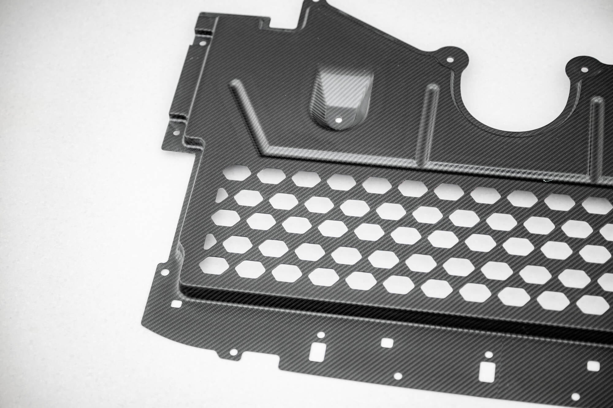 Maxton Design Carbon Fiber Under Engine Cover para BMW M2 G87 - imagen 11