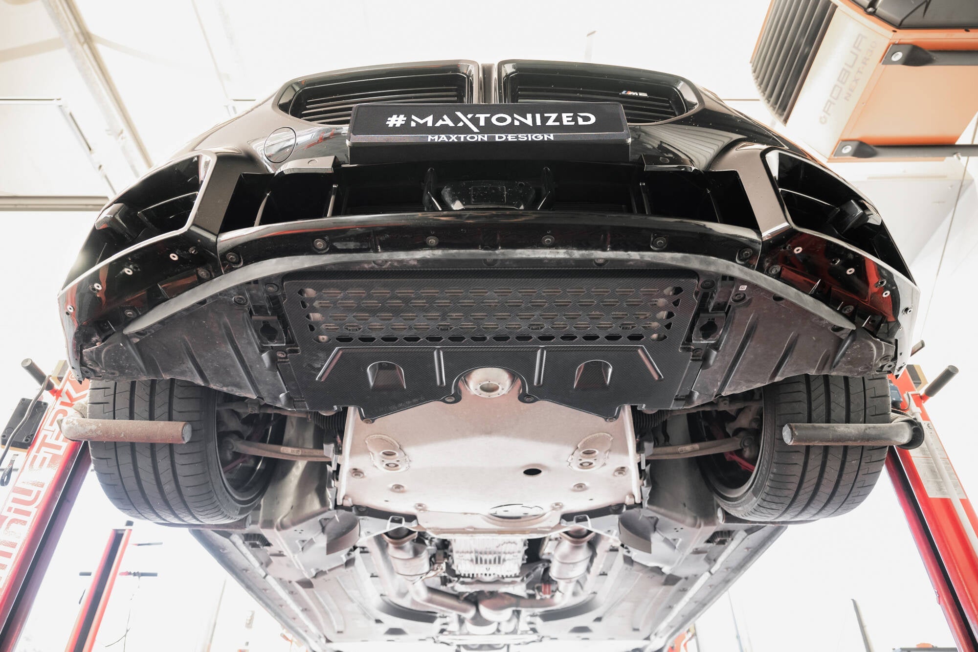 Maxton Design Carbon Fiber Under Engine Cover para BMW M2 G87 - imagen 2