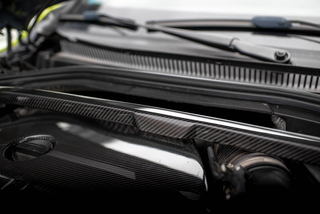 Maxton Design Carbon Fiber Strut Bar Cover para BMW M135i F40 / F70 - imagen 3