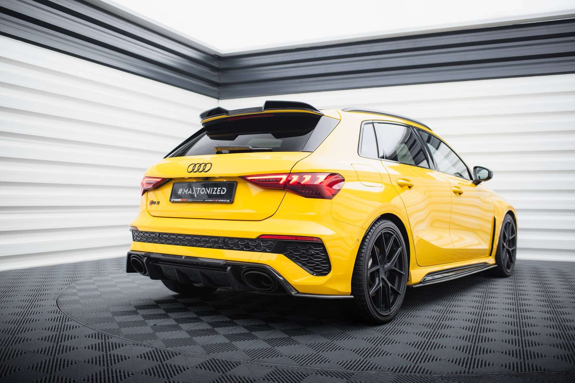 Maxton Design Splitters laterales traseros de fibra de carbono pre-preg para Audi RS3 Sportback 8Y - imagen 2