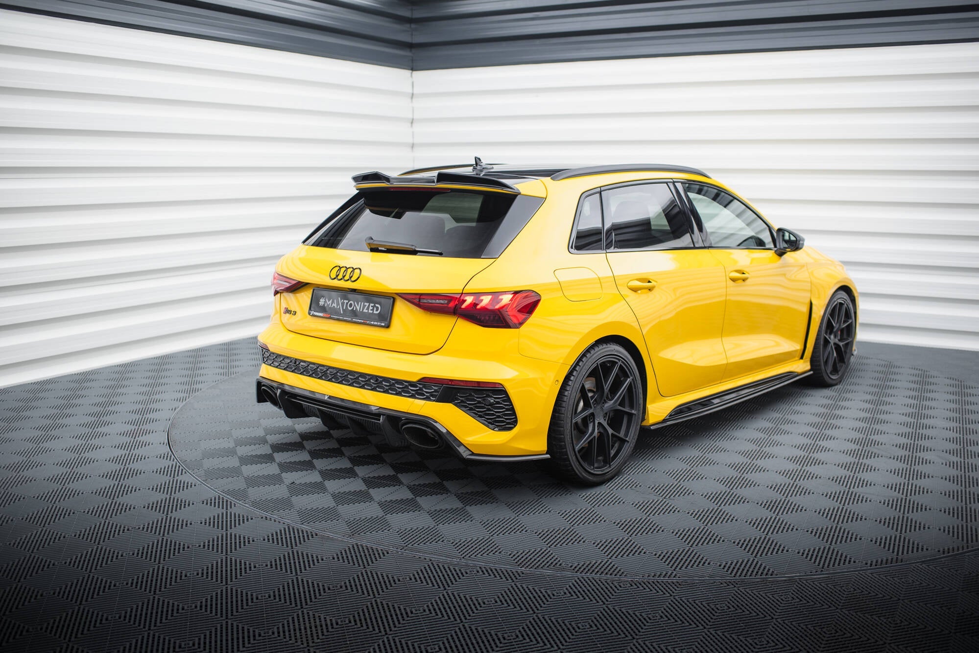 Maxton Design Splitters laterales traseros de fibra de carbono pre-preg para Audi RS3 Sportback 8Y - imagen 6