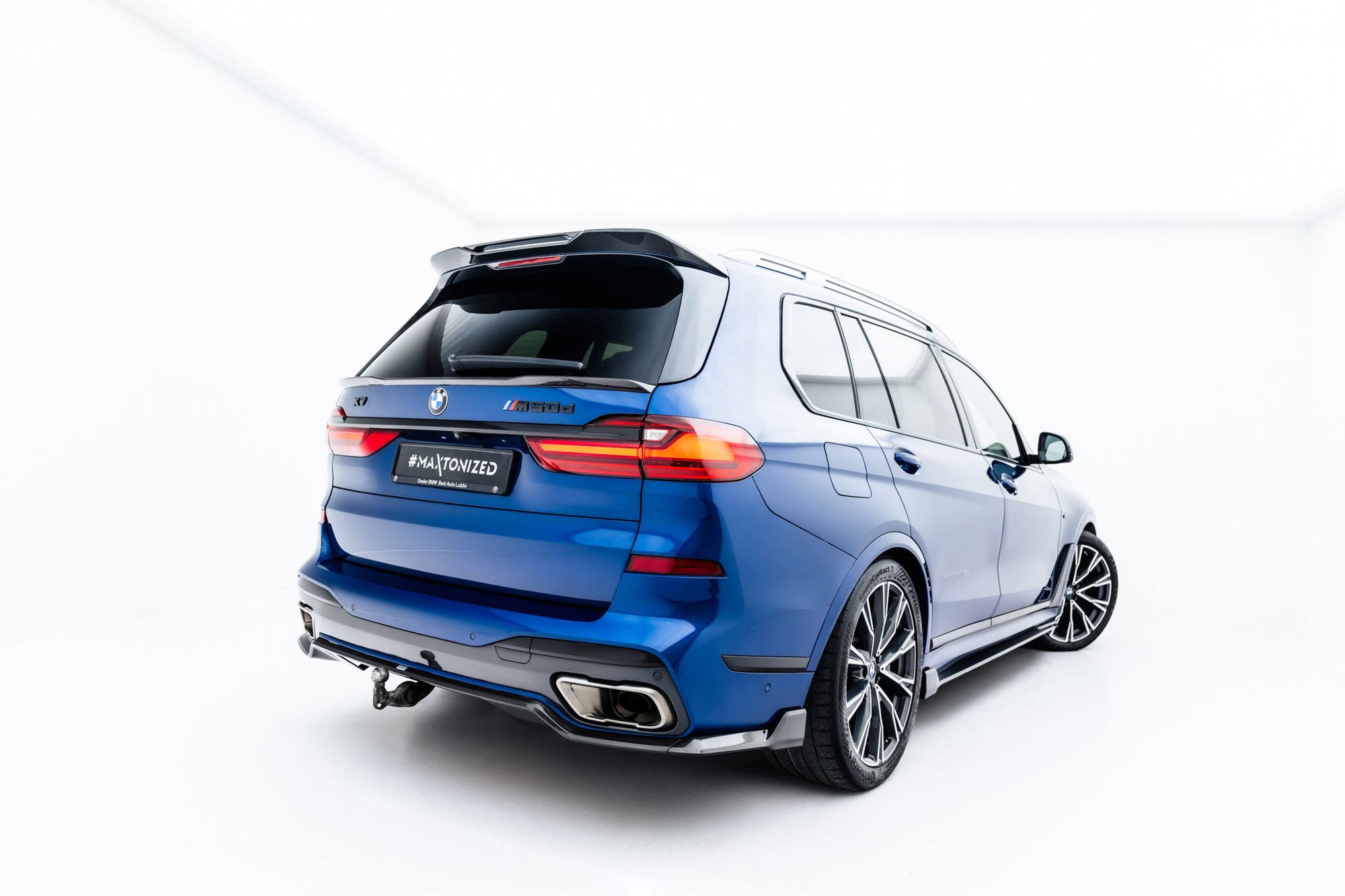 Maxton Design Carbon Rear Diffuser Prepreg para BMW X7 M-Pack G07 / G07 Facelift (with tow hook) - imagen 3