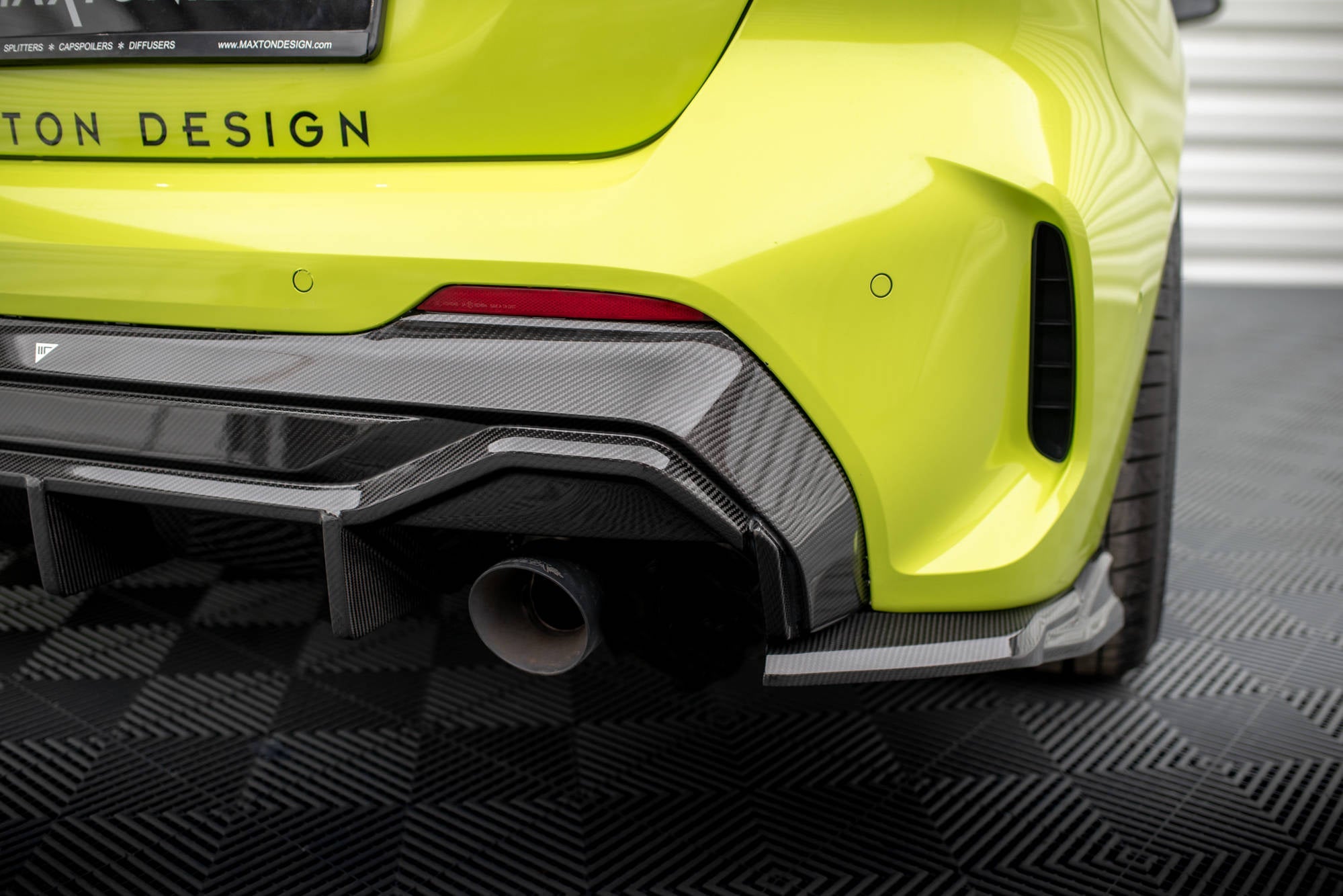 Maxton Design Carbon Fiber Rear Diffuser Prepreg V.2 para BMW 1 M-Pack/ M135i / 128ti F40 - imagen 3