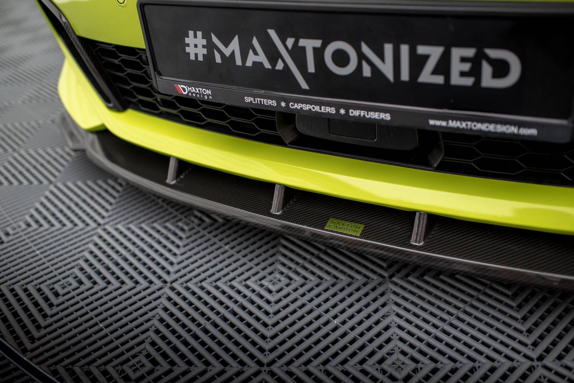 Maxton Design Carbon Fiber Front Splitter Prepreg para BMW 1 M-Pack / M135i / 128ti F40 - imagen 4