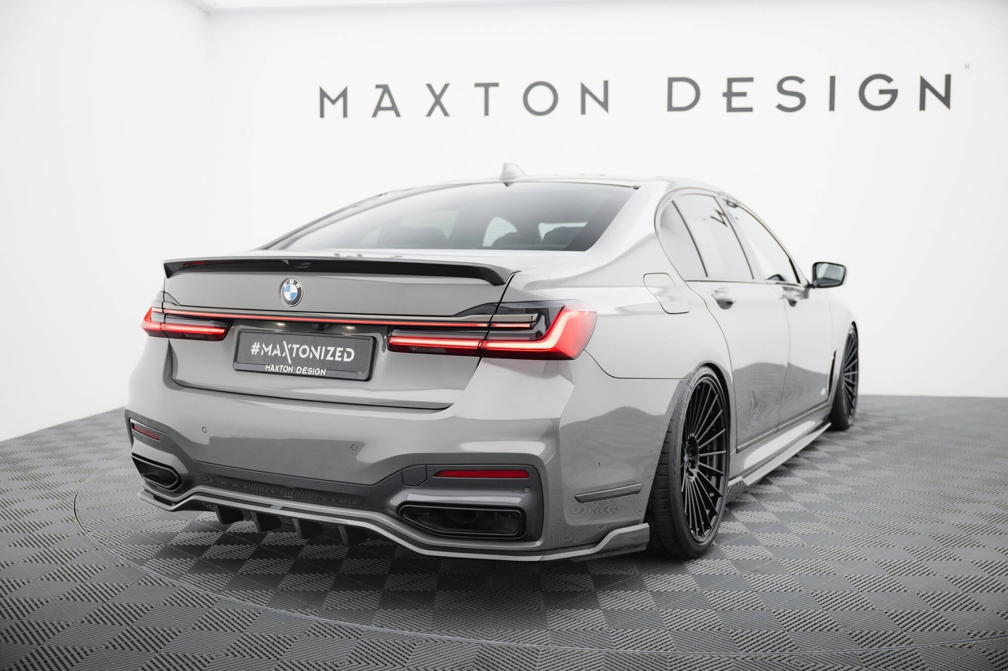 Maxton Design Splitter trasero de fibra de carbono pre-preg para BMW 7 M-Pack G11 / G12 Facelift - imagen 2