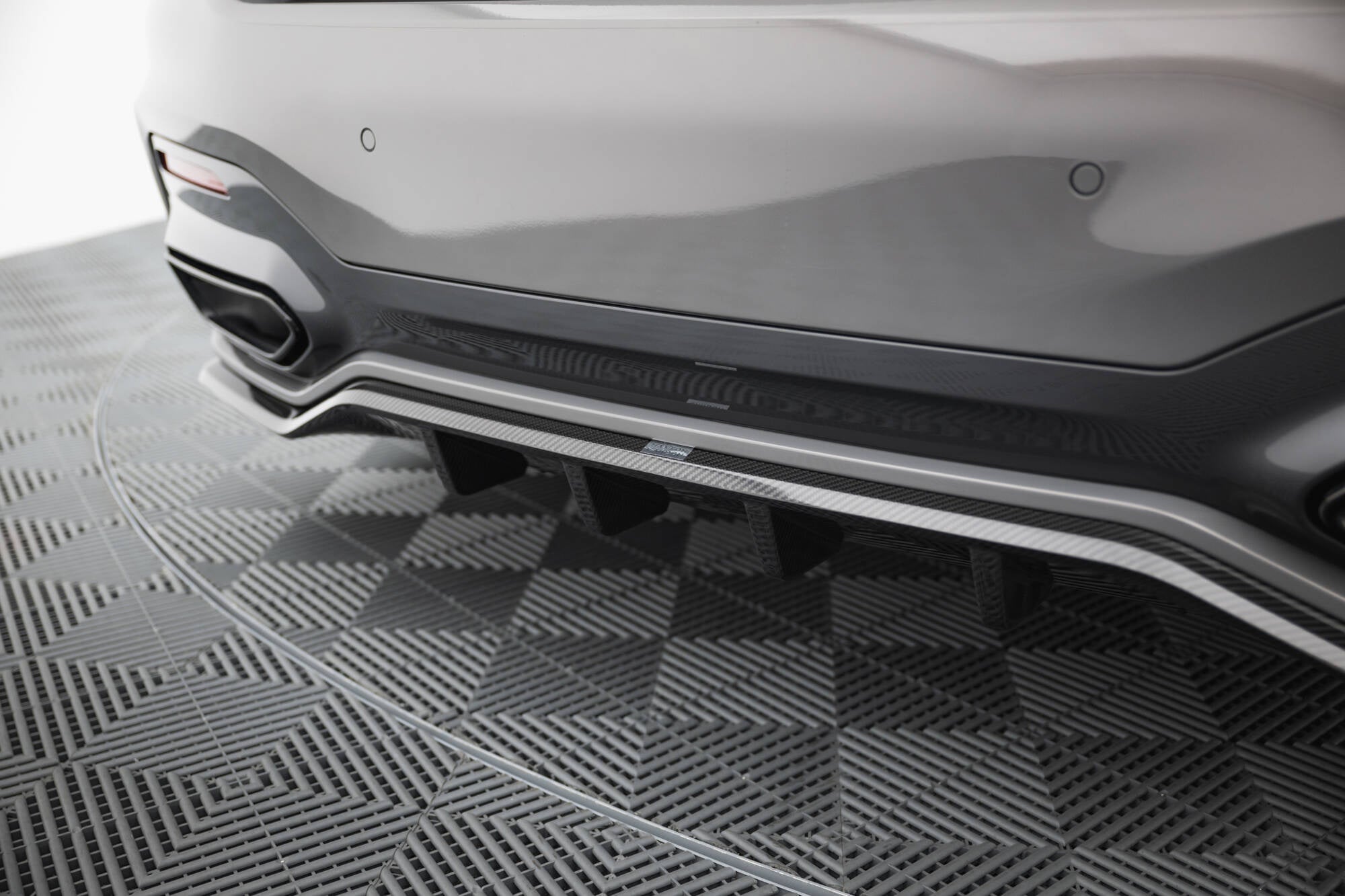 Maxton Design Splitter trasero de fibra de carbono pre-preg para BMW 7 M-Pack G11 / G12 Facelift - imagen 4