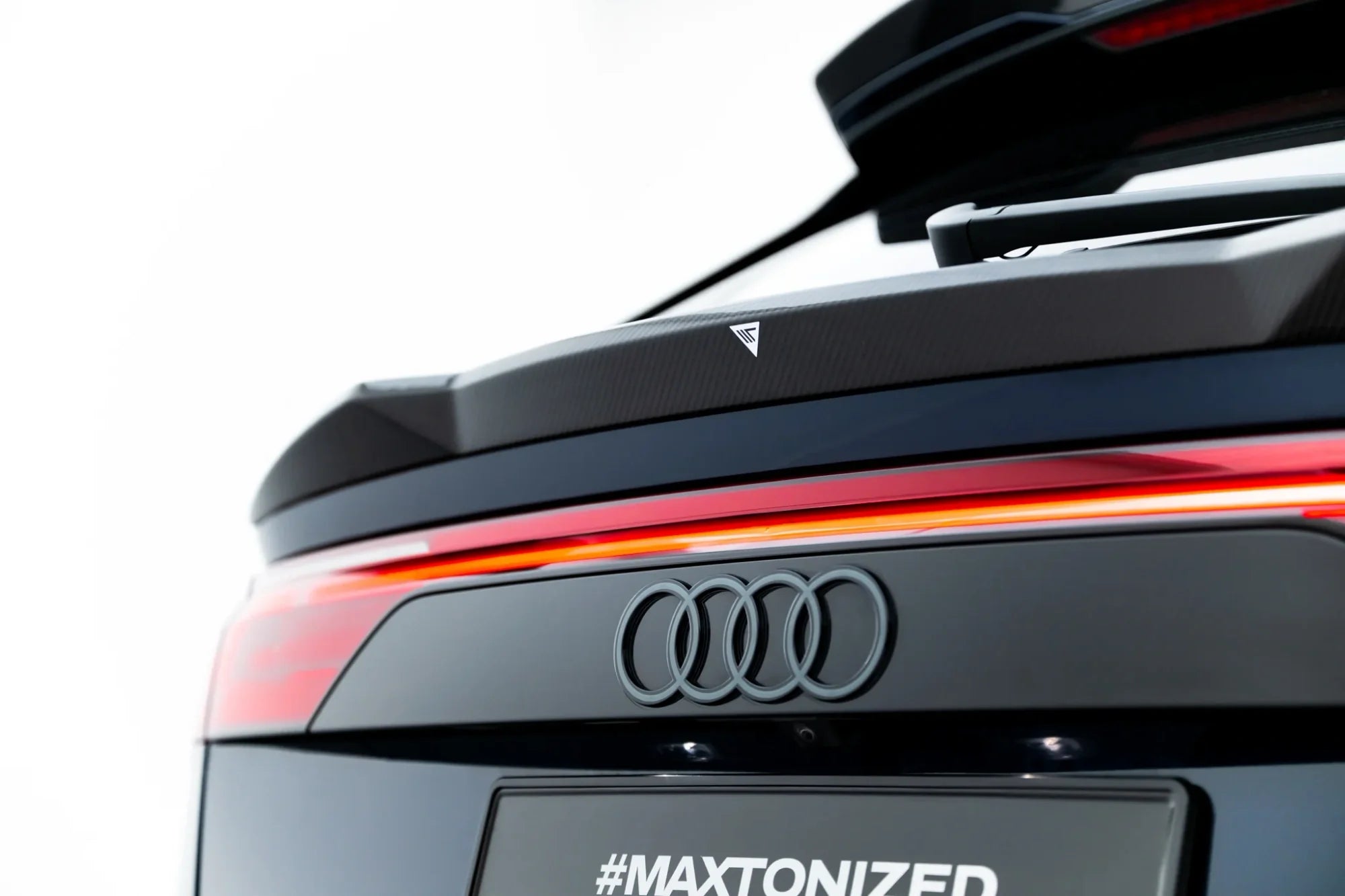 Maxton Design Karbonowy Spoiler Tylnej Klapy (Dolny) Prepreg pasujący do Audi RSQ8 Mk1 Facelift - imagen 4