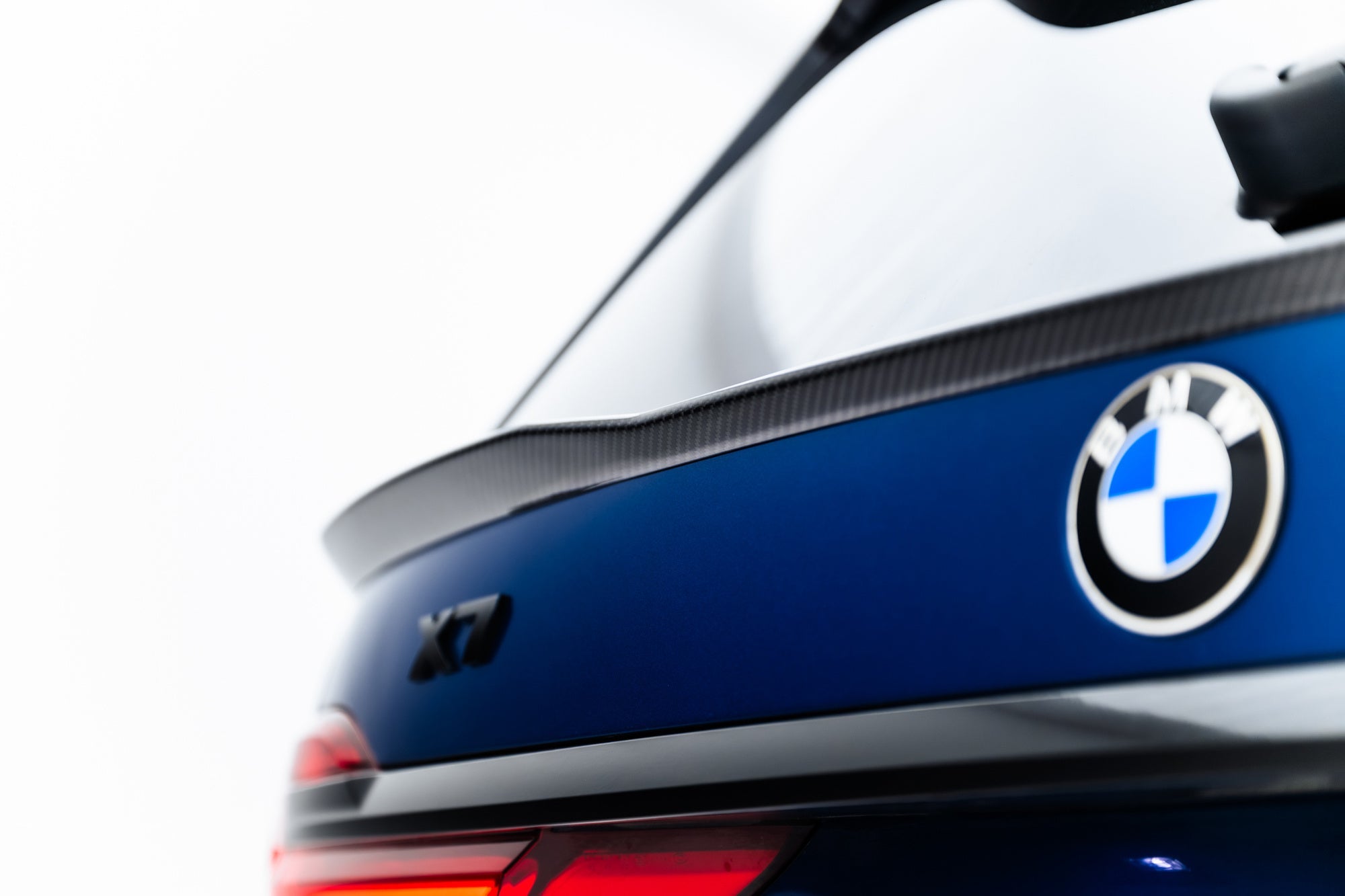 Maxton Design Prepreg Carbon Fiber Tailgate Spoiler (Lower) para BMW X7 M-Pack G07 - imagen 3
