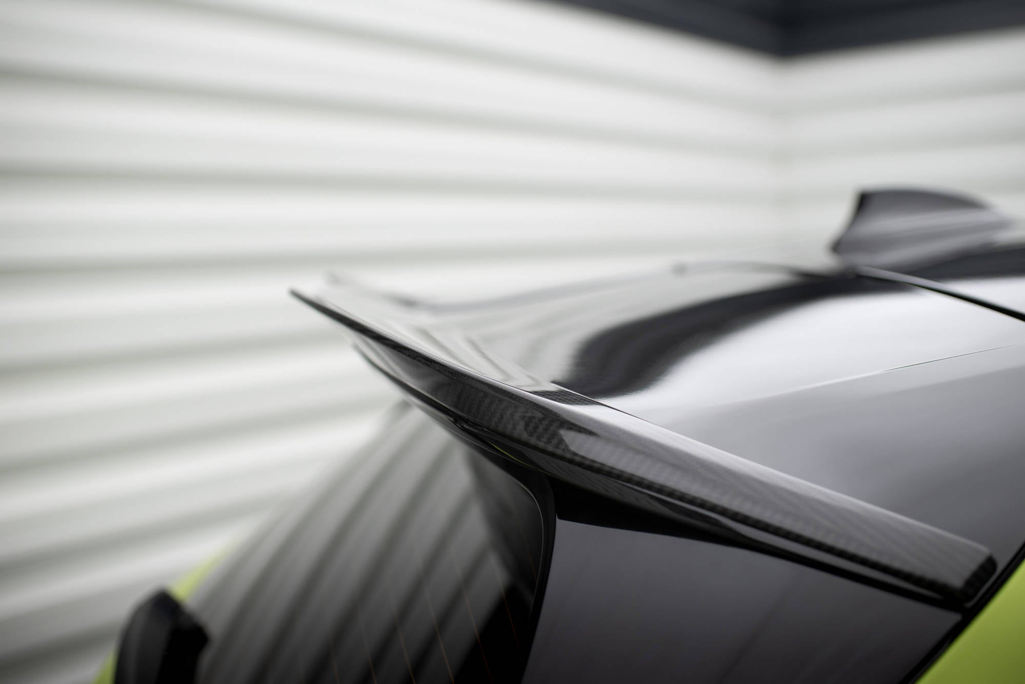 Maxton Design Prepreg Carbon Fiber Tailgate Spoiler para BMW M135i / M-Pack F70 - imagen 3