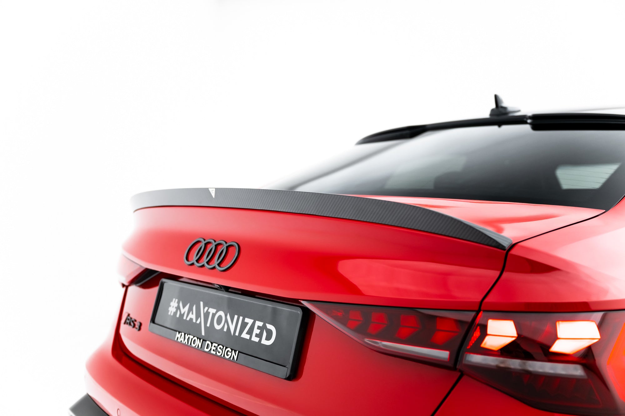 Maxton Design Prepreg Carbon Fiber Tailgate Spoiler V.2 para Audi RS3 / S3 / A3 S-Line / A3 Sedan 8Y Facelift - imagen 1