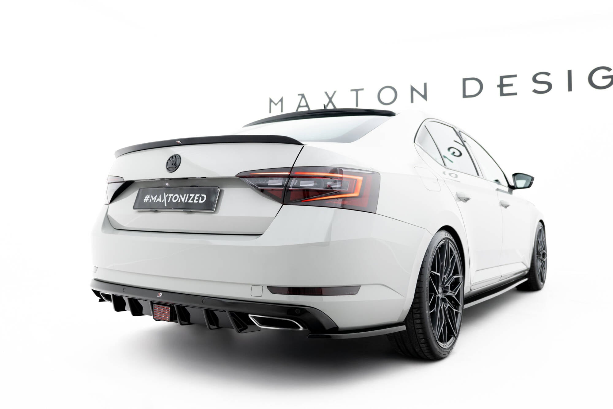 Maxton Design LED Stop Light para Skoda Superb Liftback / Combi Mk3 - imagen 2