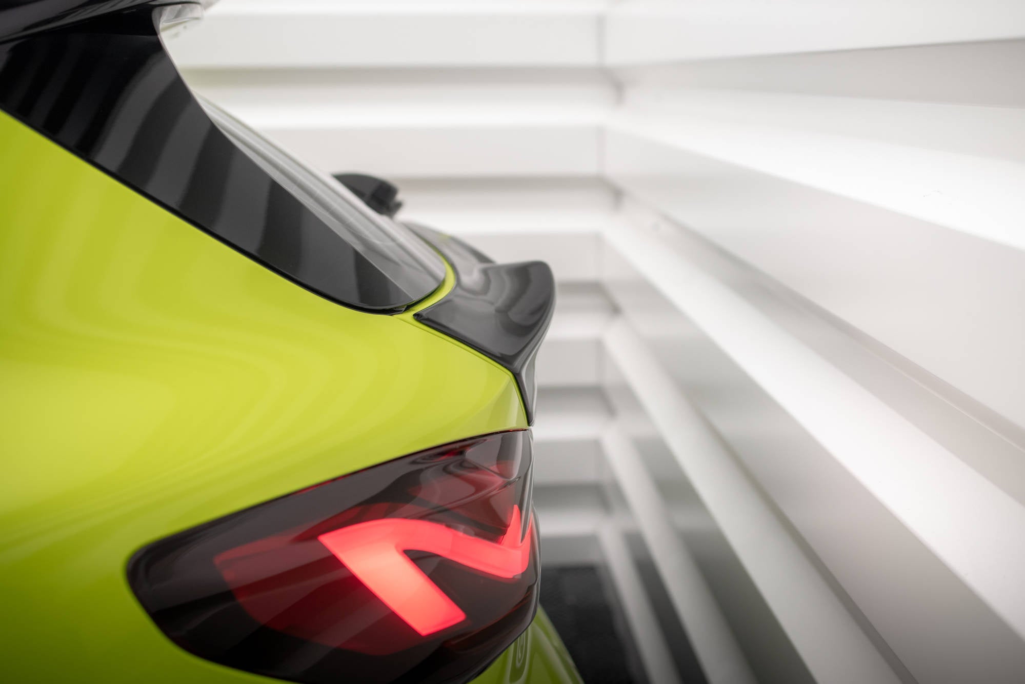 Maxton Design The Extension Of The Rear Window para BMW 1 M-Pack / M135i / 128ti F40 - imagen 2