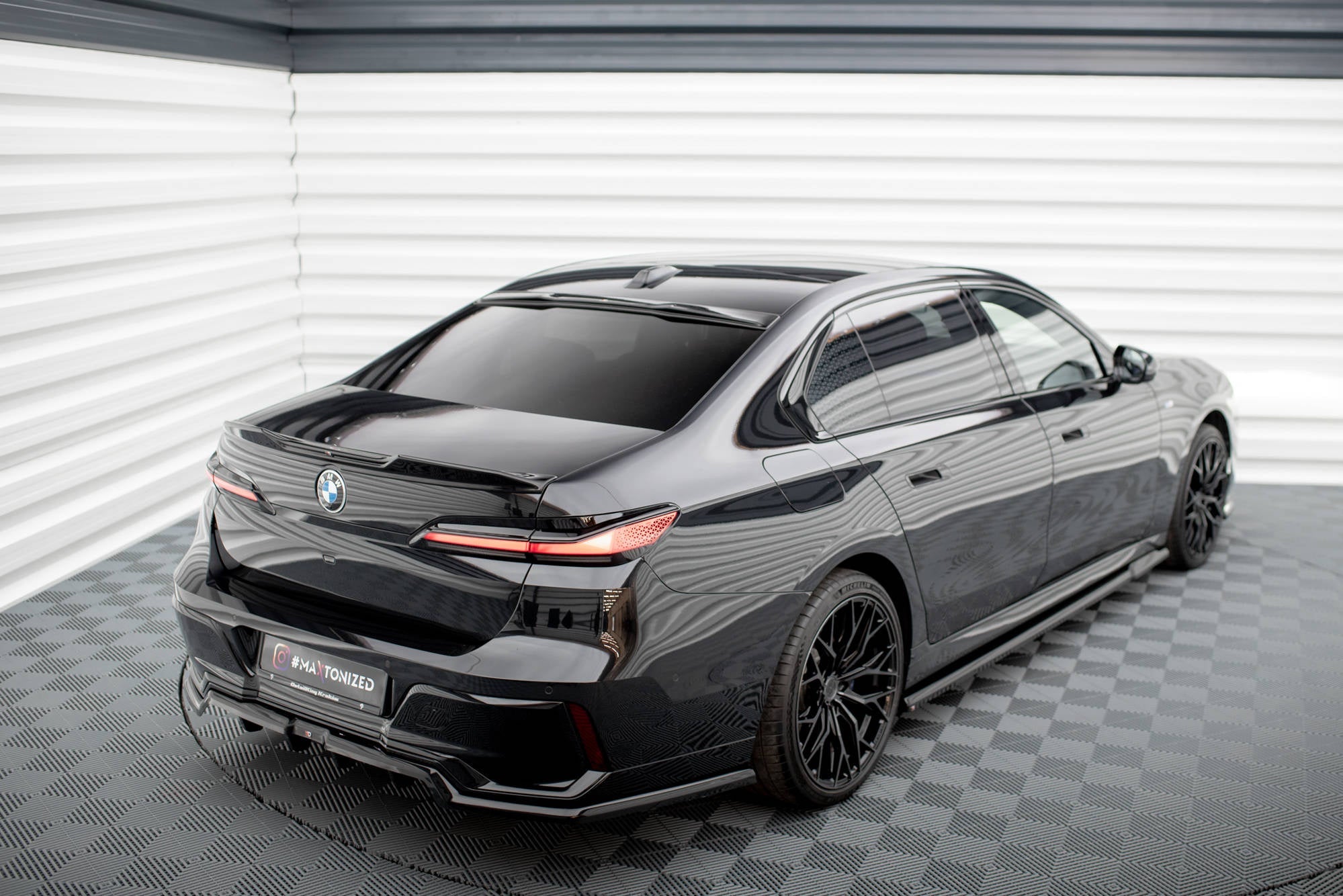 Maxton Design The Extension Of The Rear Window para BMW 7 M-Pack / M760e / i7 M-Pack G70 - imagen 2