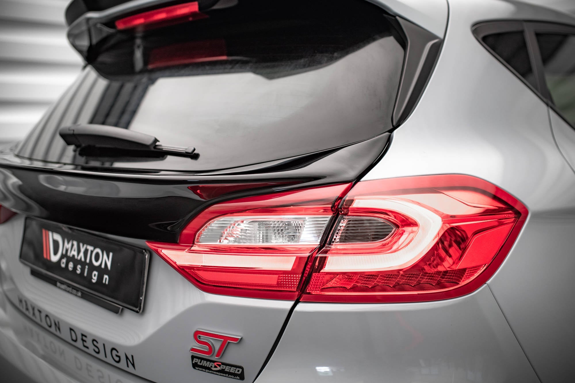 Maxton Design The Extension Of The Rear Window para Ford Fiesta Standard/ ST-Line/ ST - imagen 4