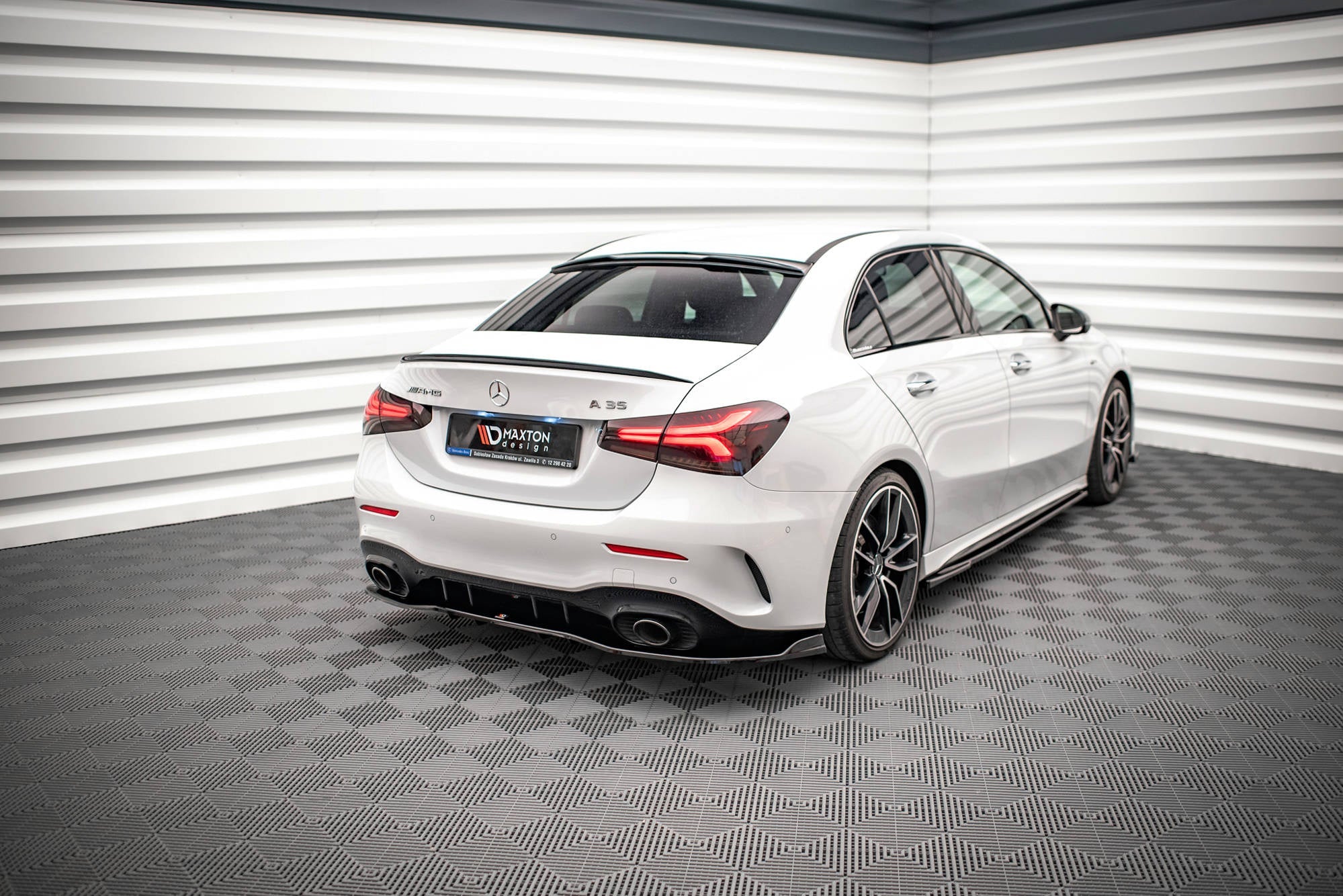 Maxton Design The Extension Of The Rear Window para Mercedes A AMG-Line / A35 Sedan V177 - imagen 2
