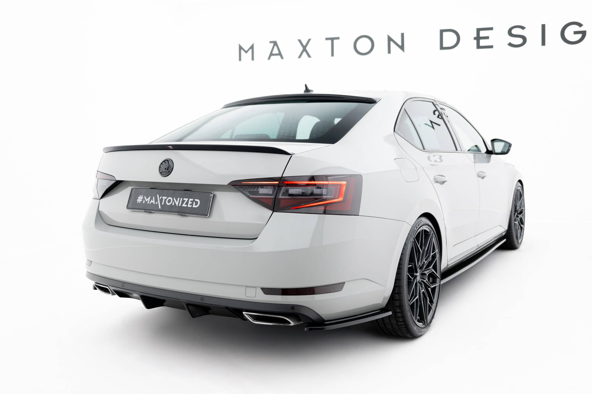 Maxton Design Extension Of The Rear Window para Skoda Superb Liftback Mk3 / Mk3 Facelift - imagen 2