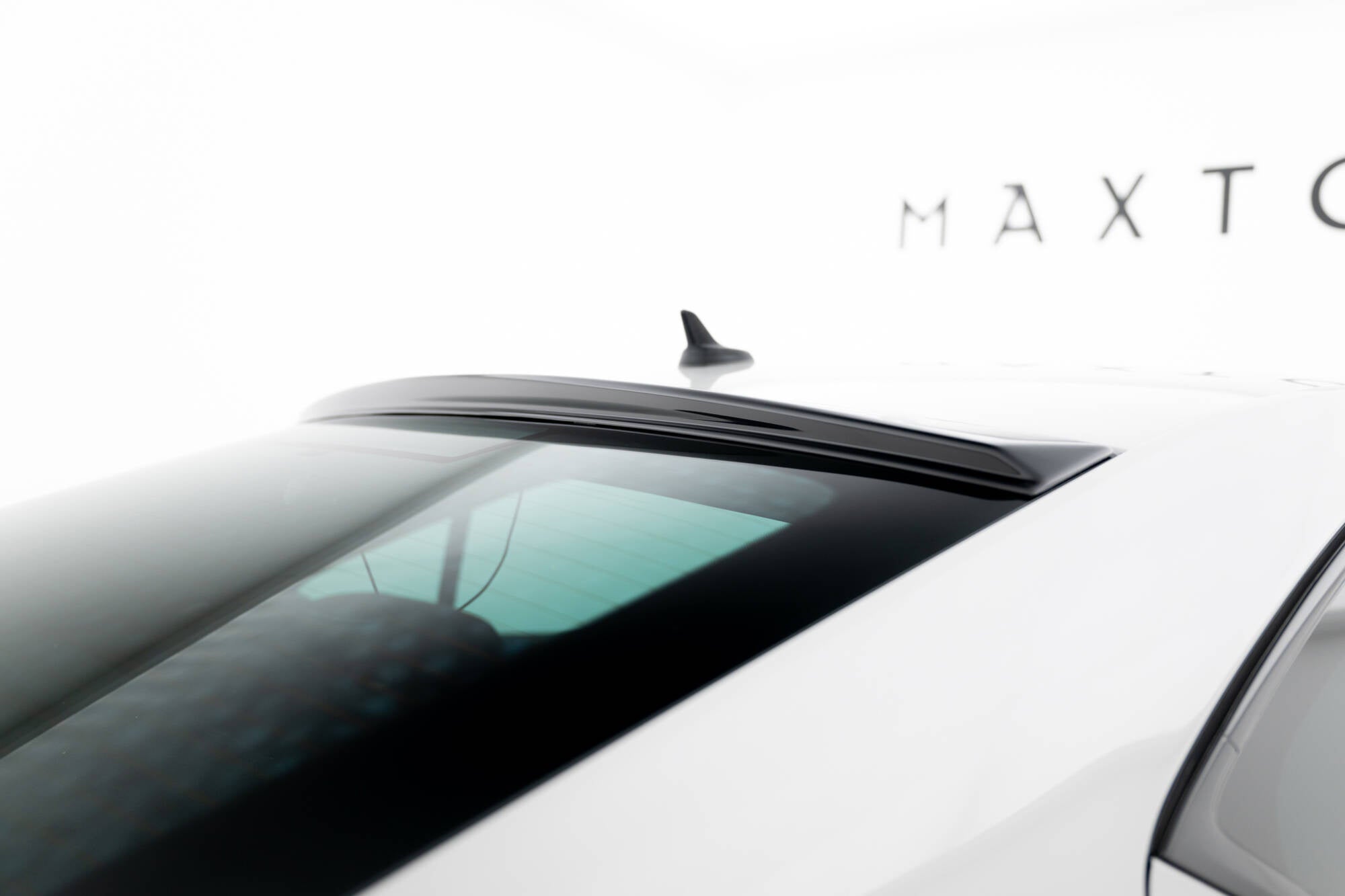 Maxton Design Extension Of The Rear Window para Skoda Superb Liftback Mk3 / Mk3 Facelift - imagen 3
