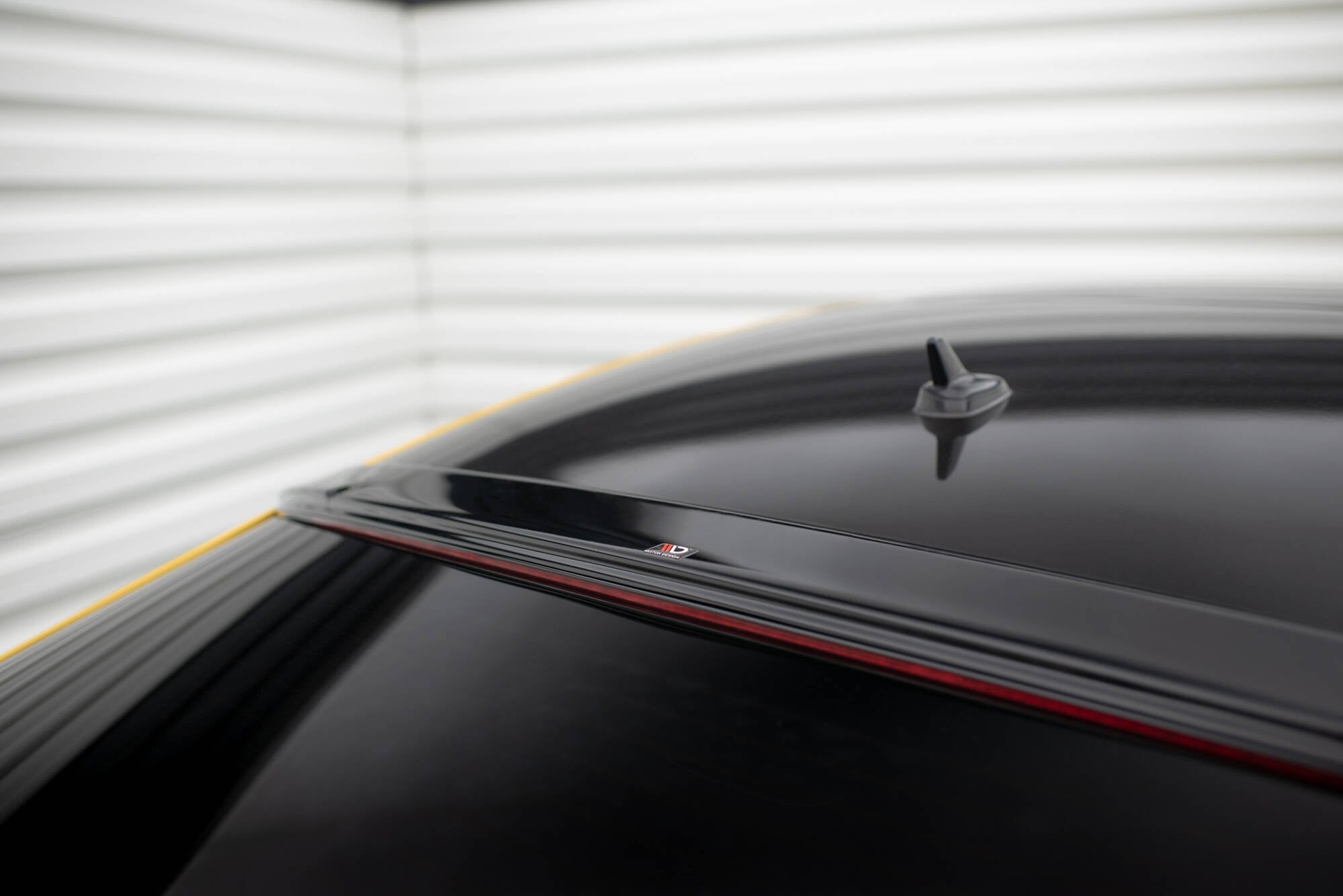 Maxton Design The Extension Of The Rear Window para Volkswagen Arteon R-Line Sedan Mk1 - imagen 1