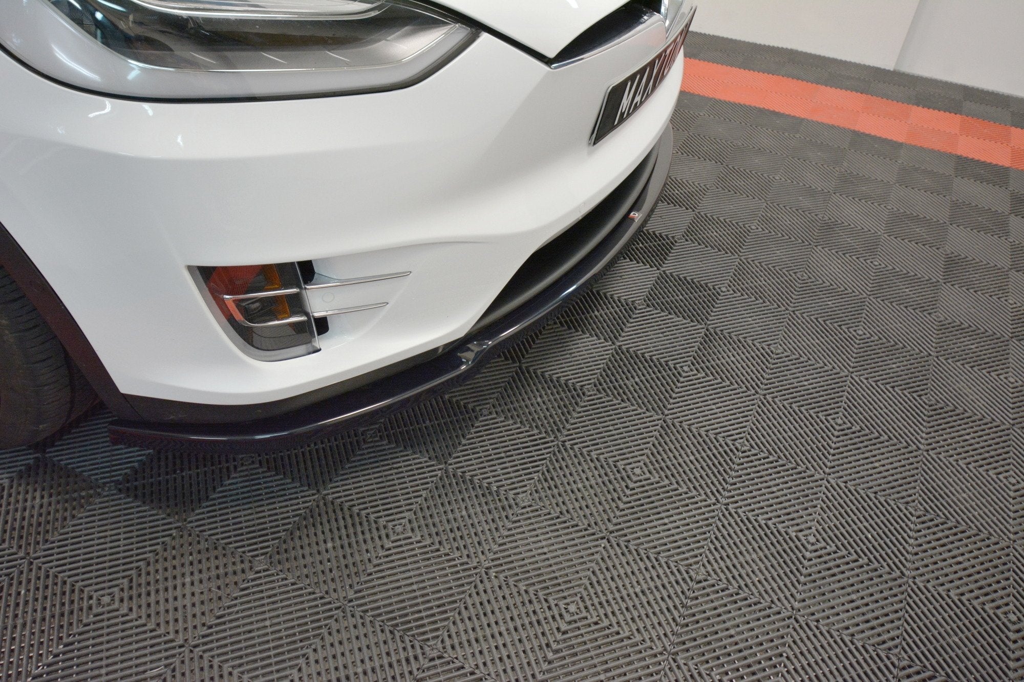 Maxton Design Splitter delantero V.1 para Tesla Model X - imagen 3