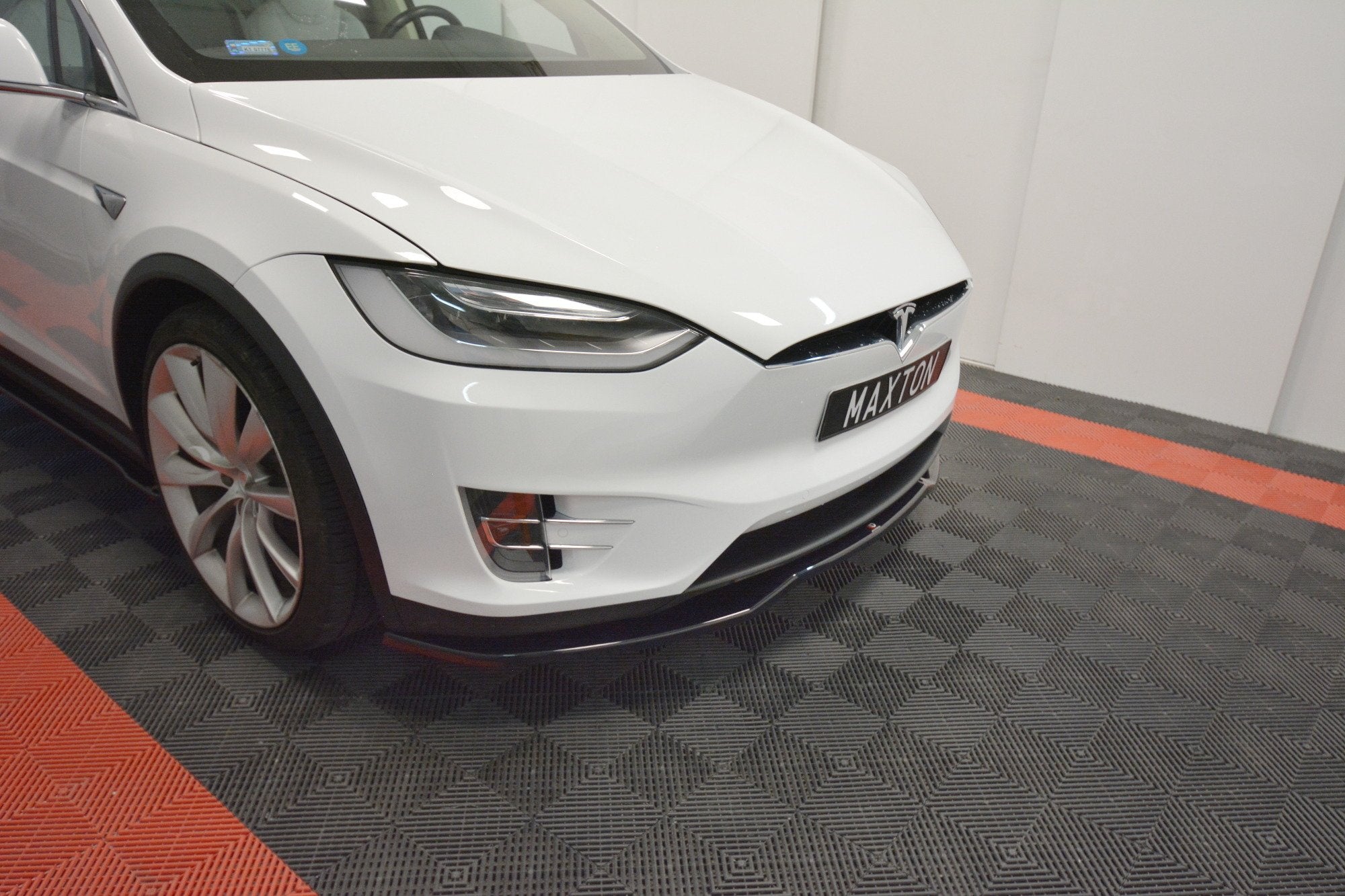 Maxton Design Splitter delantero V.2 para Tesla Model X - imagen 3