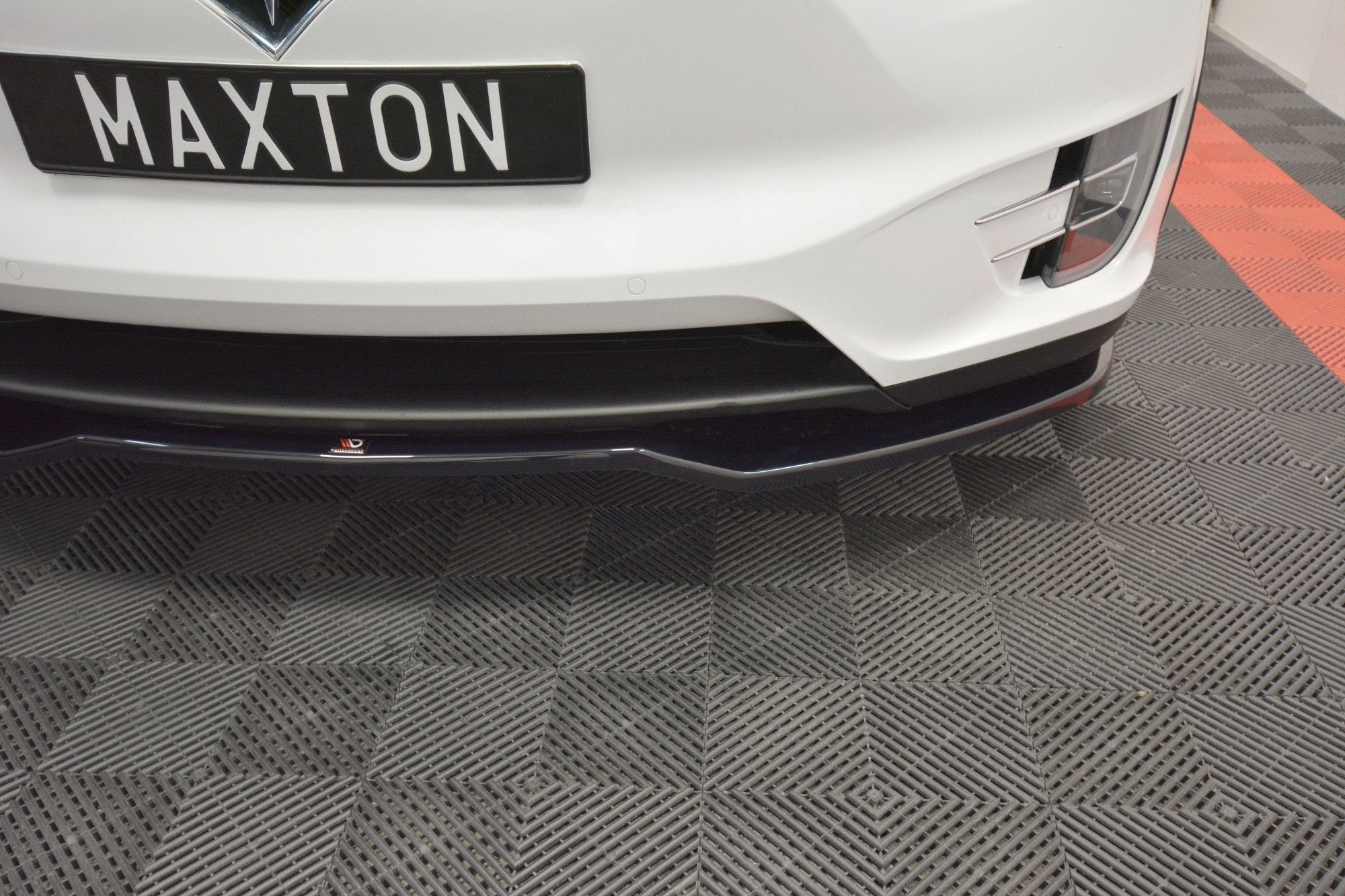 Maxton Design Splitter delantero V.2 para Tesla Model X - imagen 2