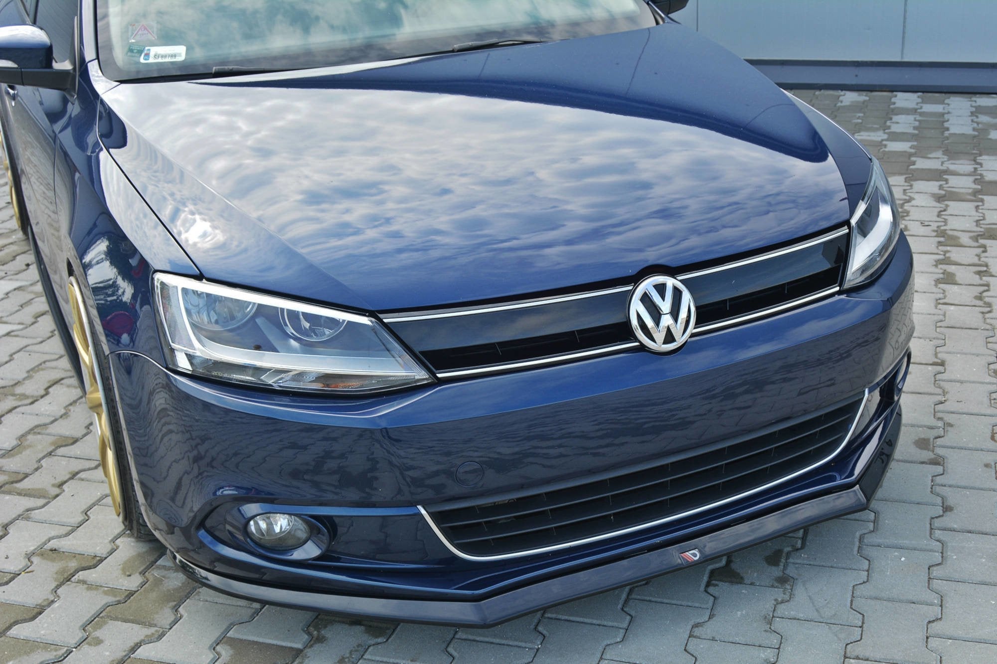 Maxton Design Splitter delantero V.2 para Volkswagen Jetta Mk6 Sedan - imagen 3