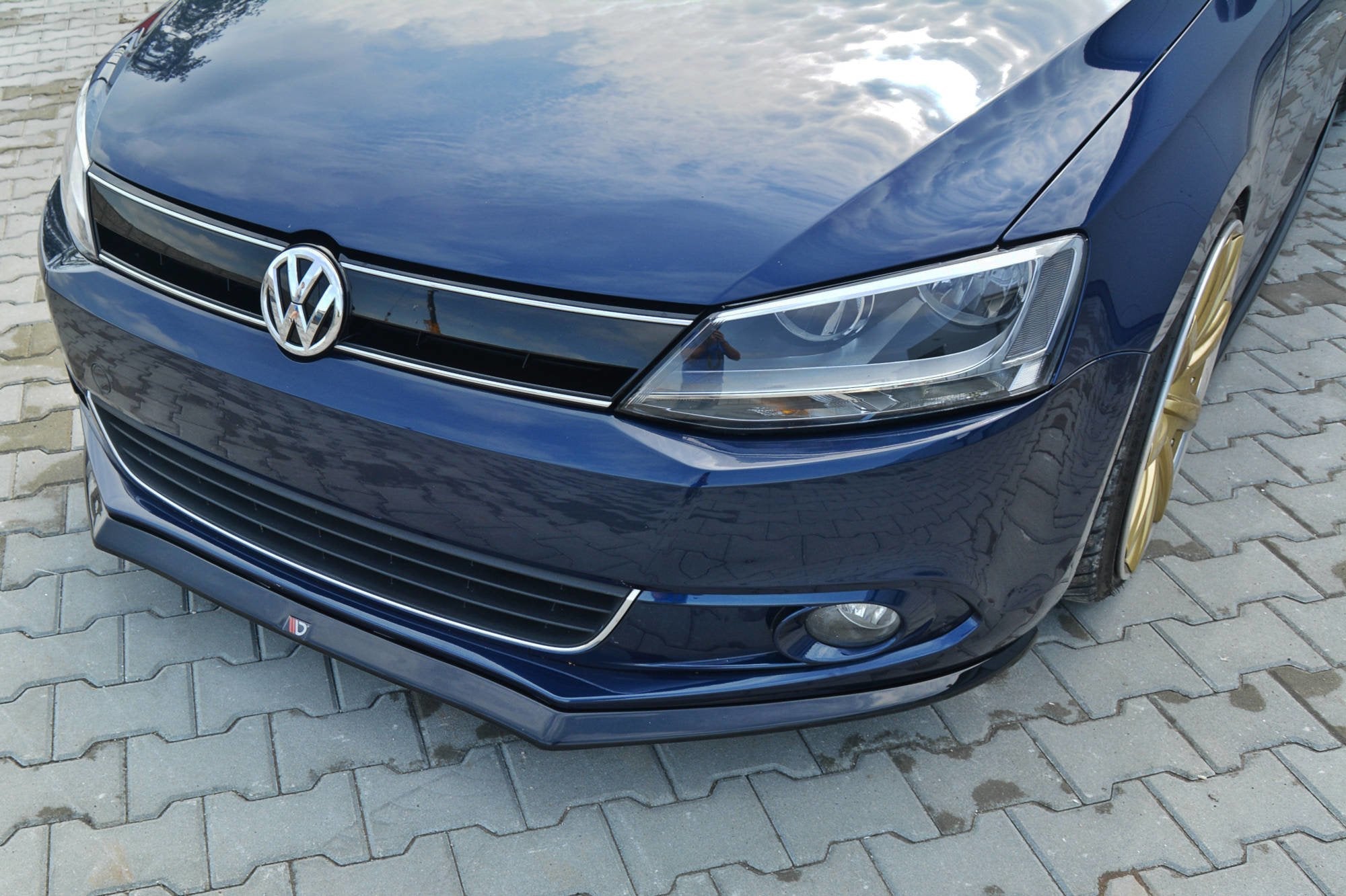 Maxton Design Splitter delantero V.2 para Volkswagen Jetta Mk6 Sedan - imagen 1