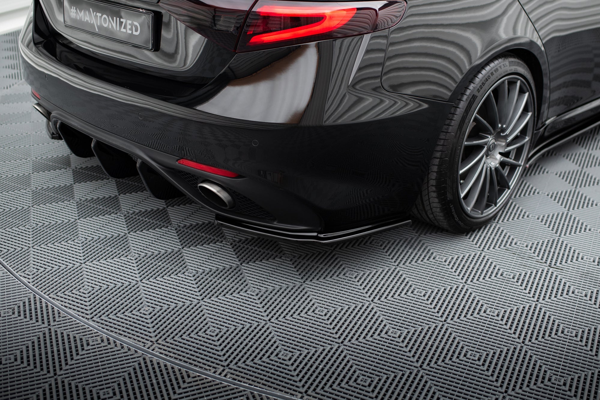 Maxton Design Splitters laterales traseros para Alfa Romeo Giulia Veloce - imagen 1