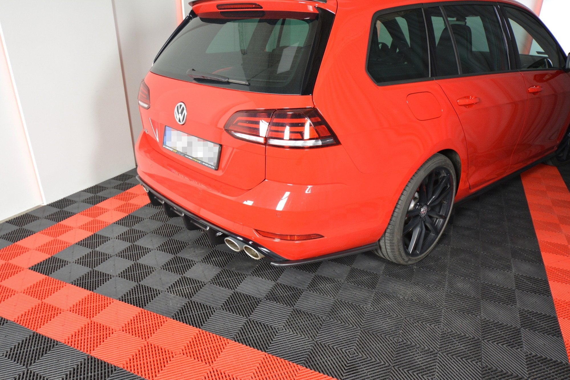 Maxton Design Splitters laterales traseros V.1 para Volkswagen Golf Mk7 R Variant Facelift - imagen 2